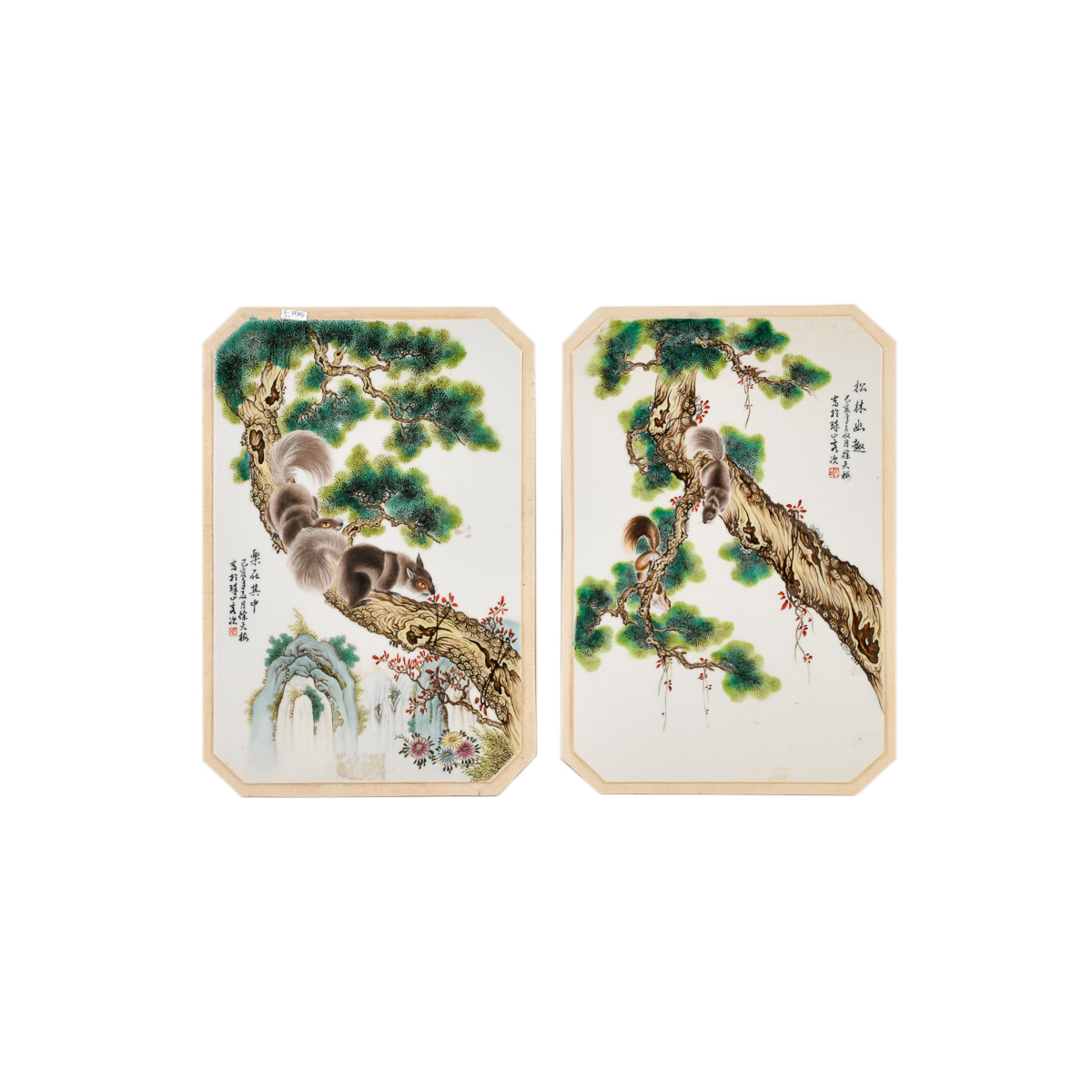 ESCUELA CHINA, SIGLO XX. Pareja de placas de esmalte