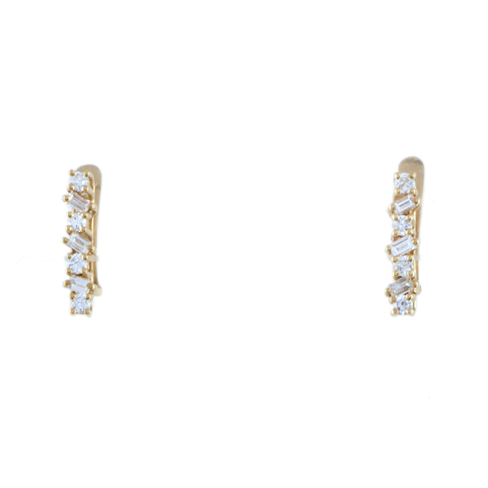 Pendientes largos con diamantes.