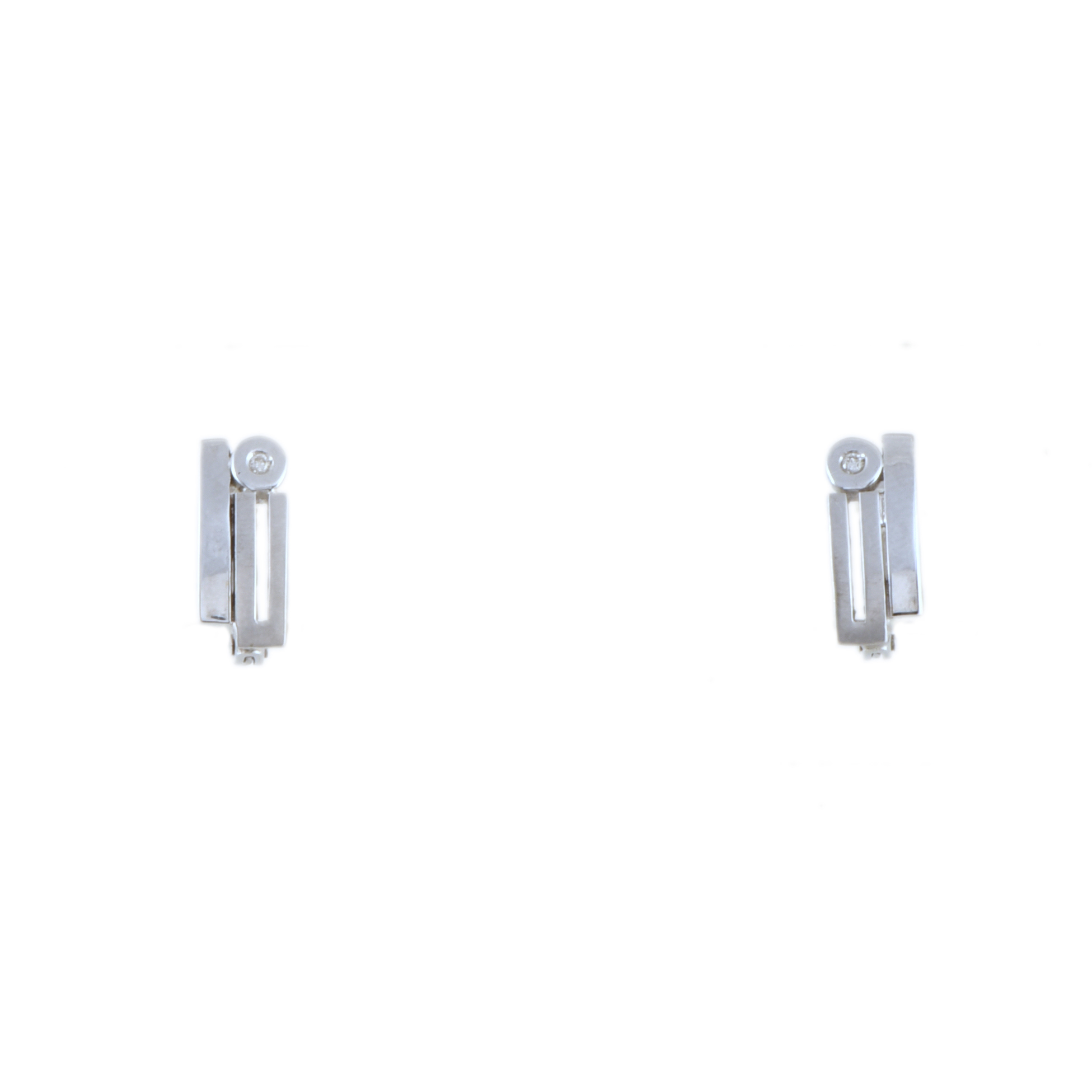 Pendientes con diamantes.