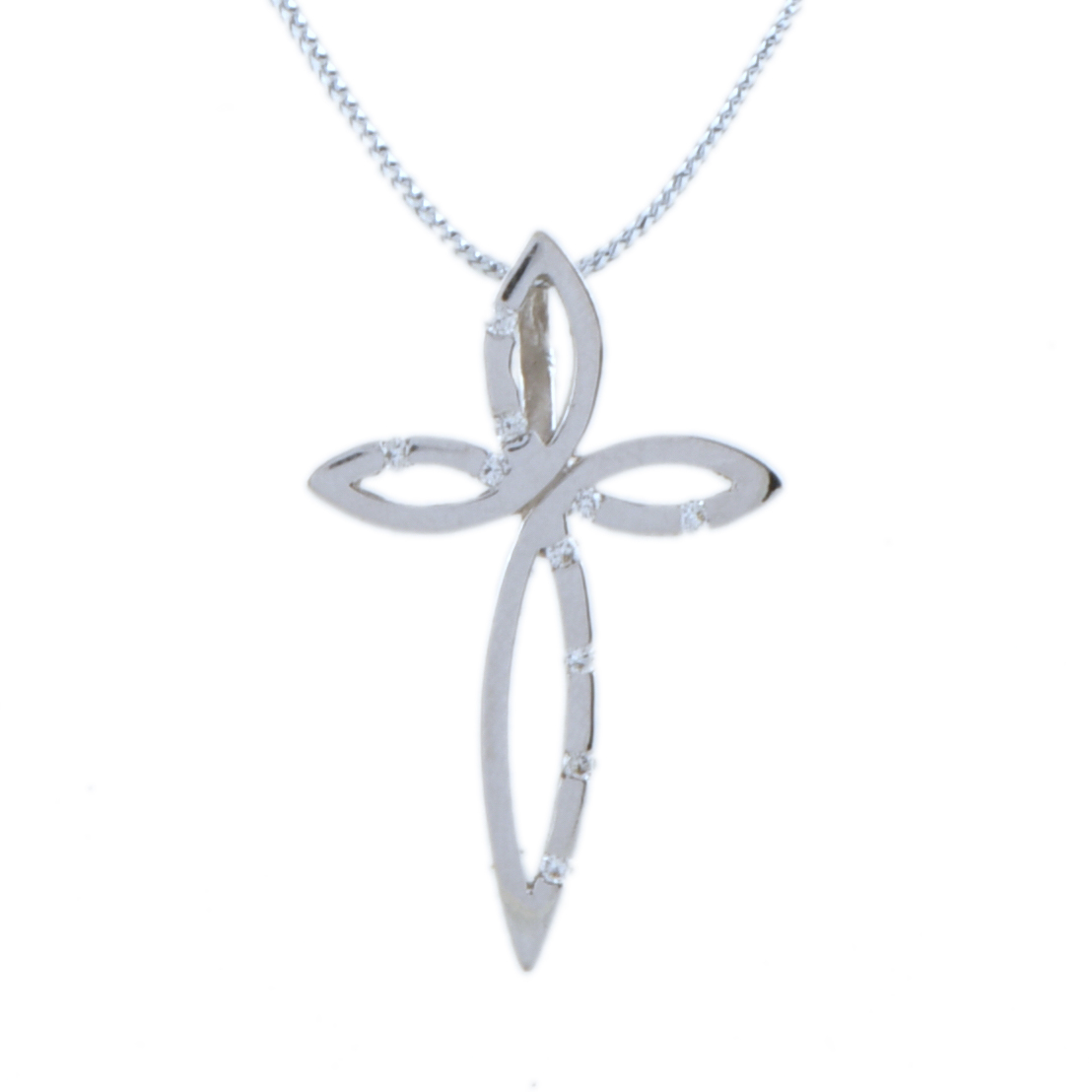 Colgante en forma de cruz con diamantes.