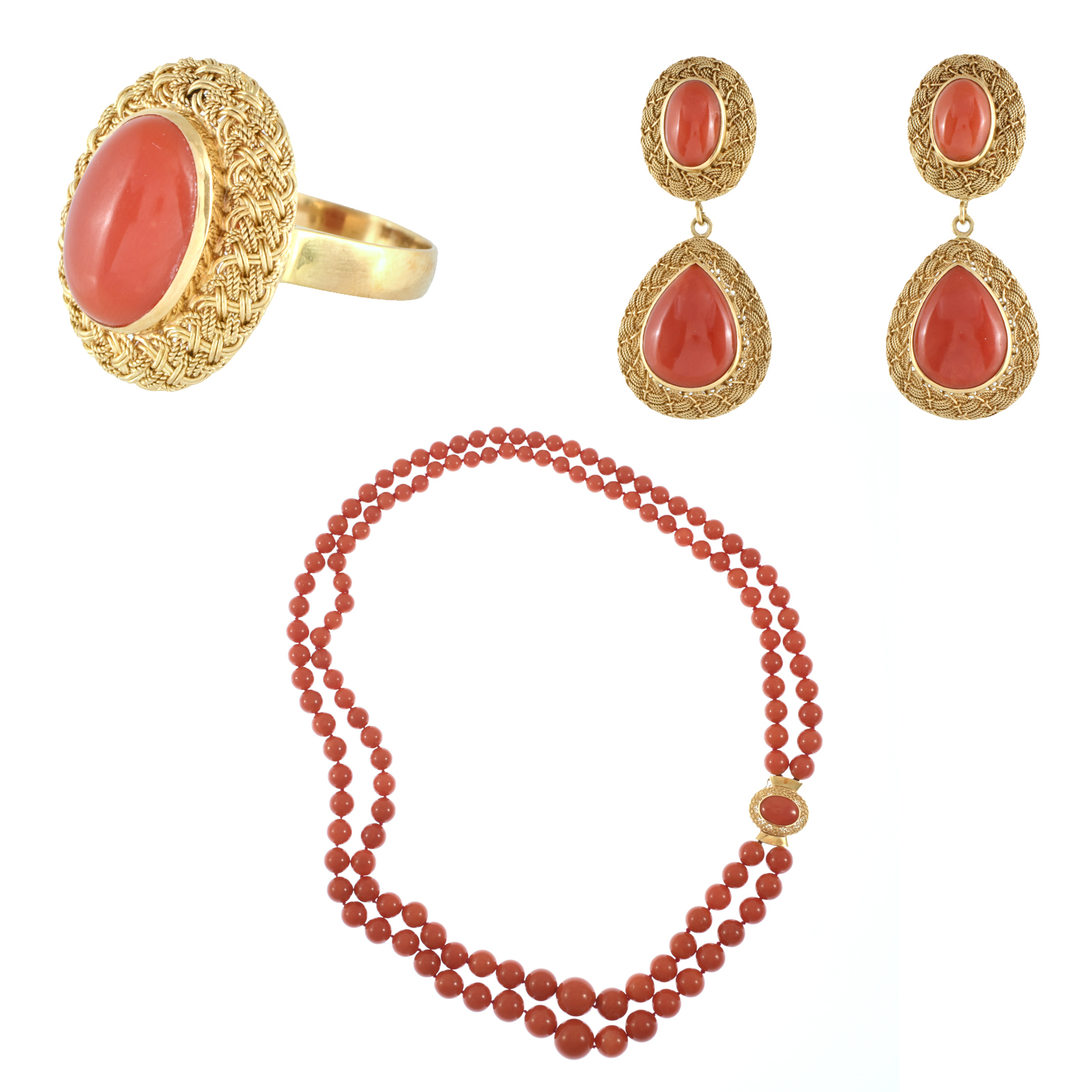 Conjunto de collar, anillo y pendientes en coral rojo.