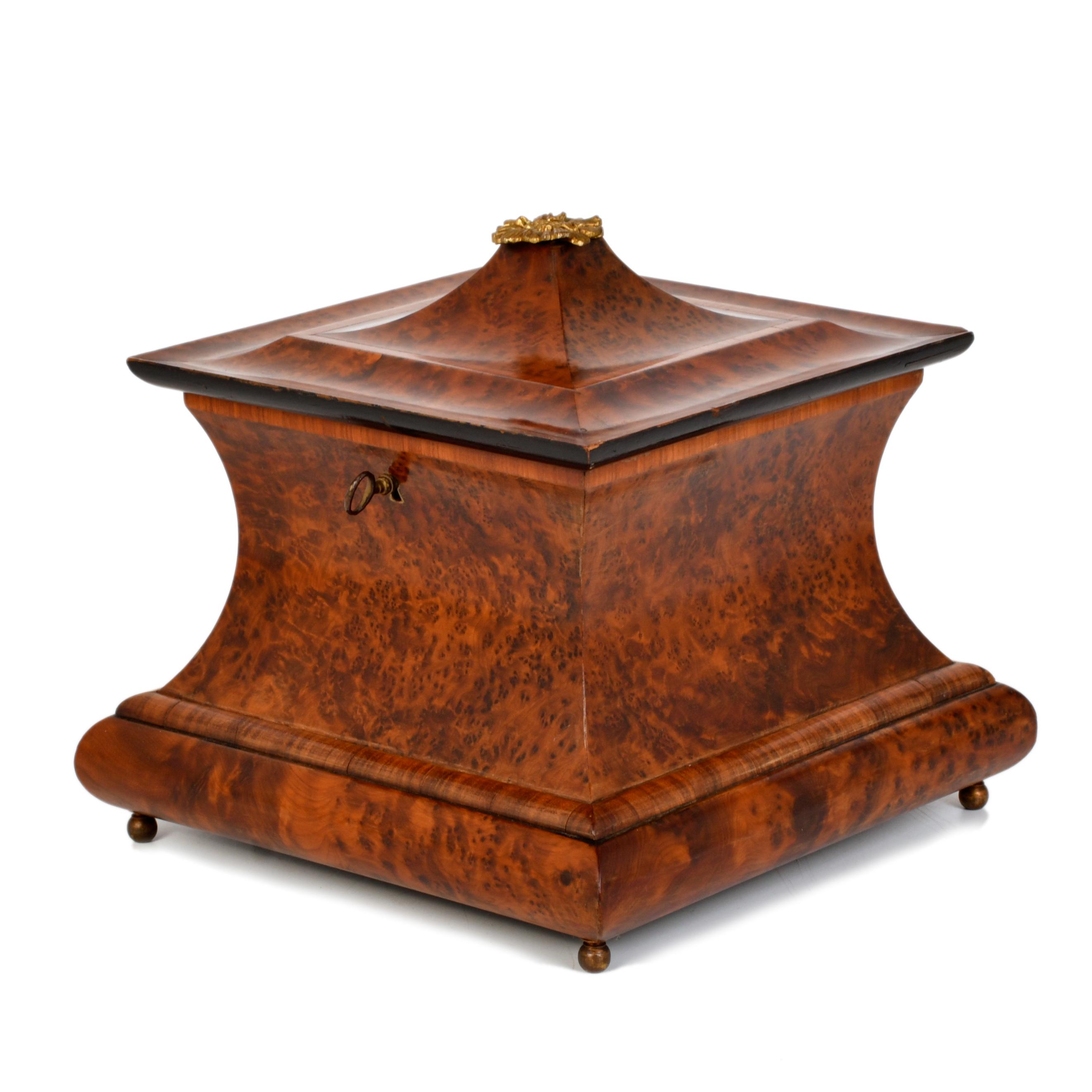 ESCUELA FRANCESA, FIN. SIGLO XIX. Caja purera, estilo Napol