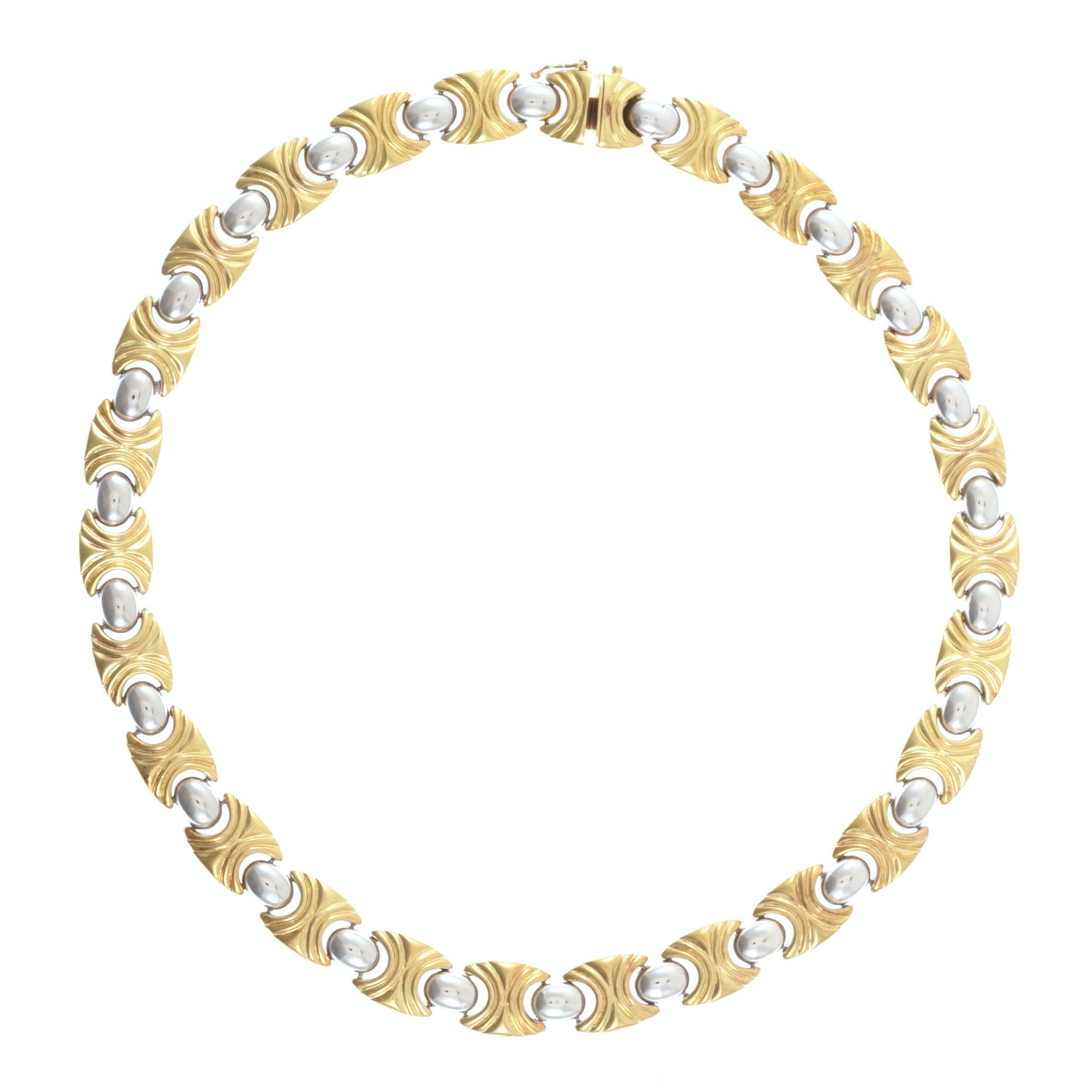 Gargantilla ancha semirígida.