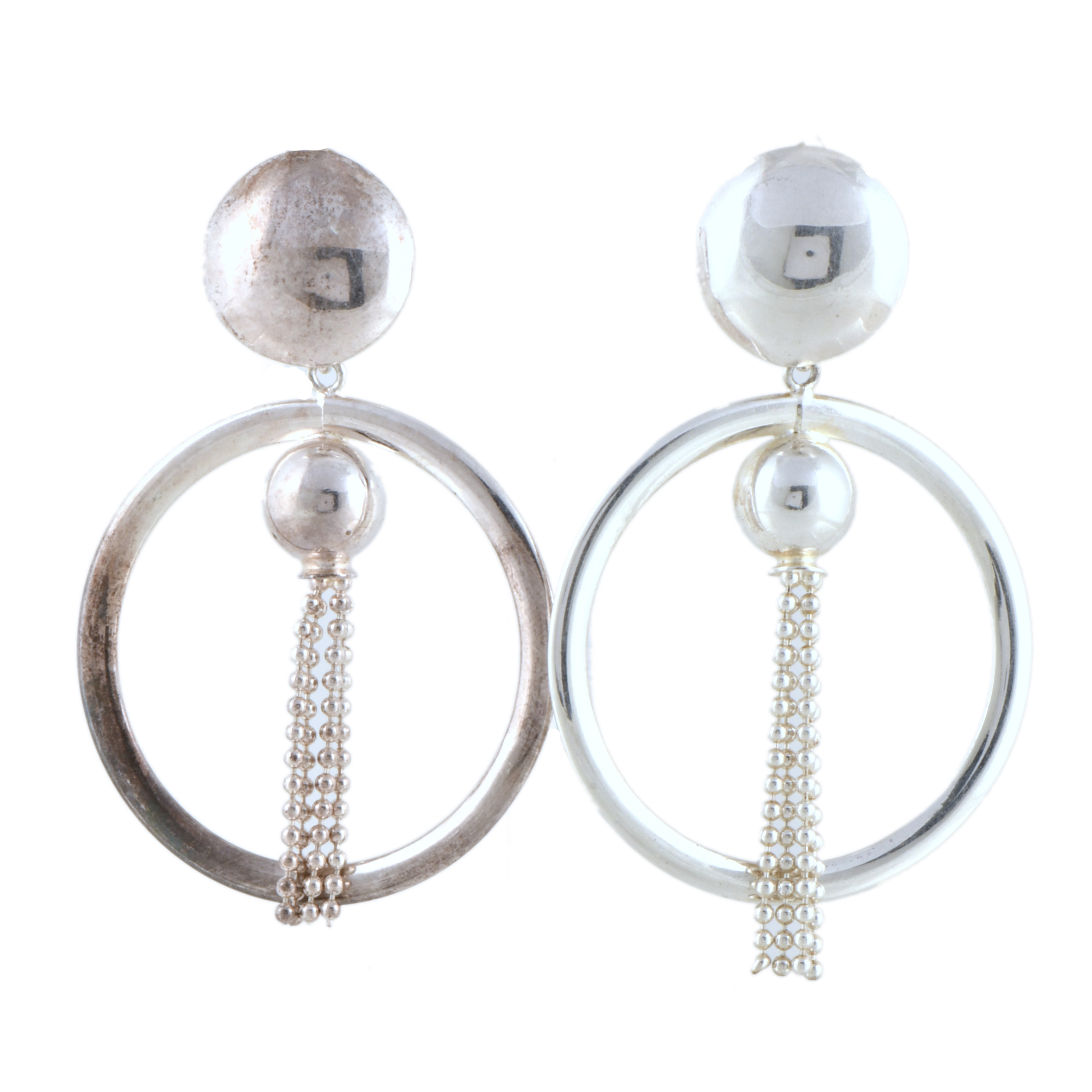 Pendientes con aros y colgantes.