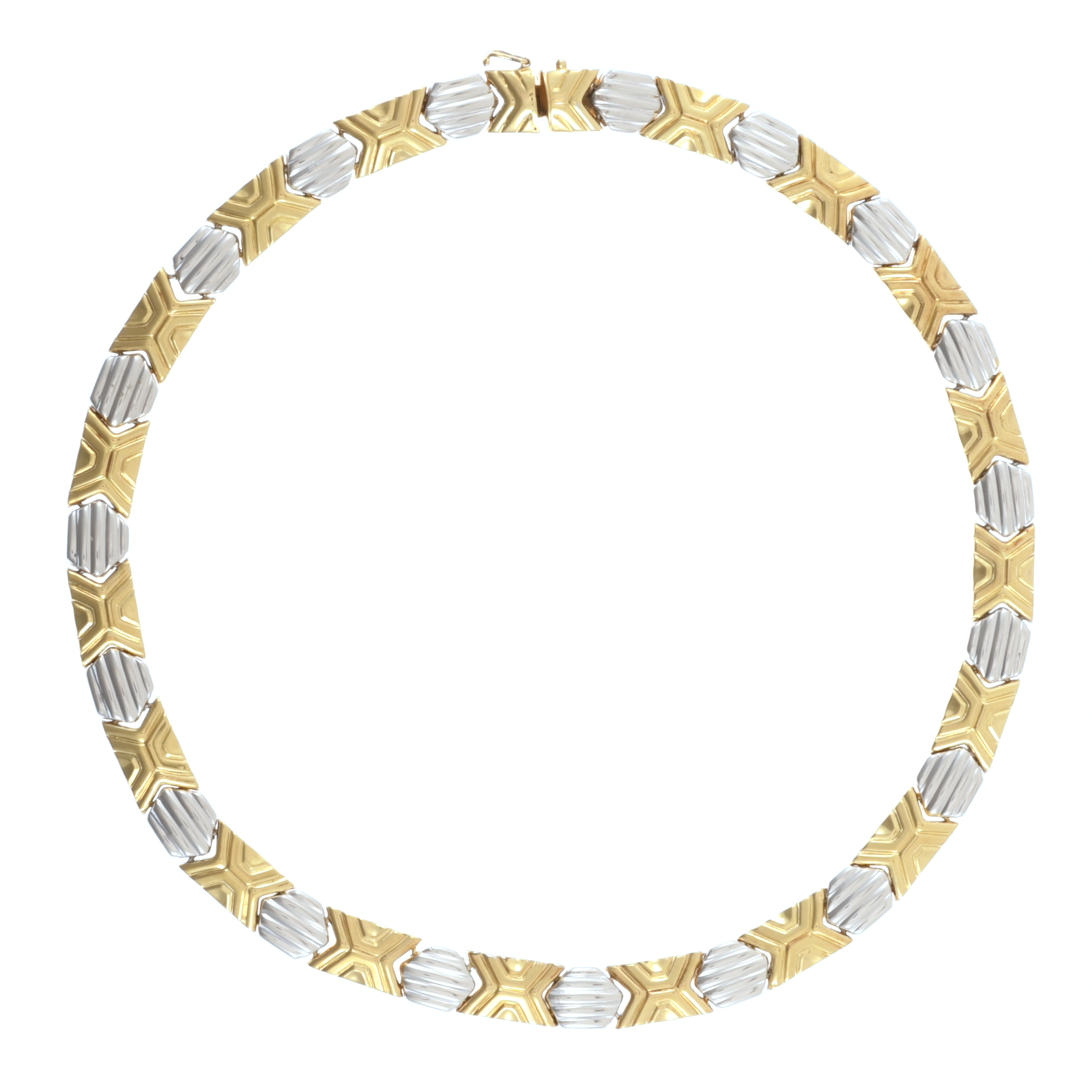 Gargantilla ancha semirígida. 