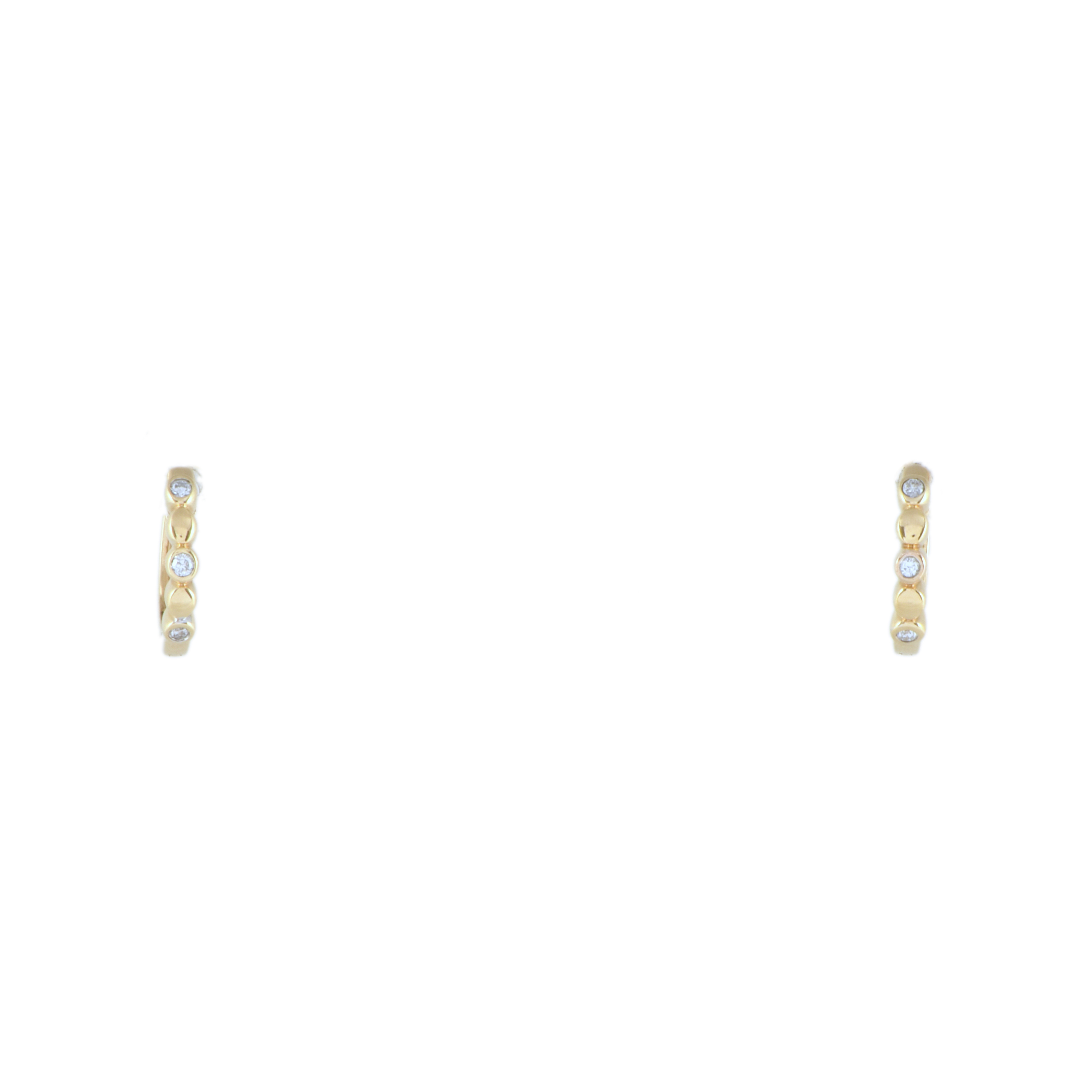 Pendientes aretes con diamantes.