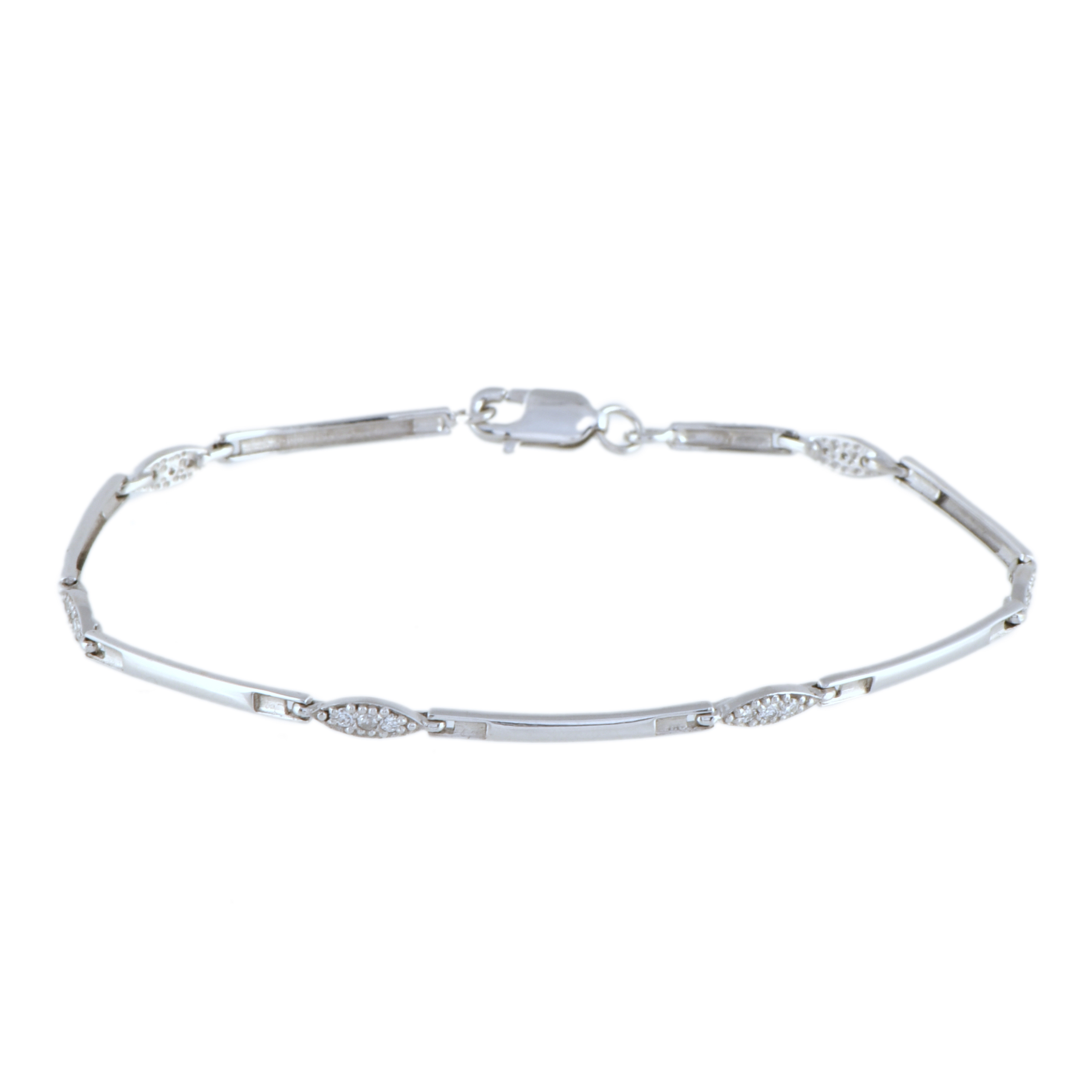 Pulsera semi rígida con diamantes.