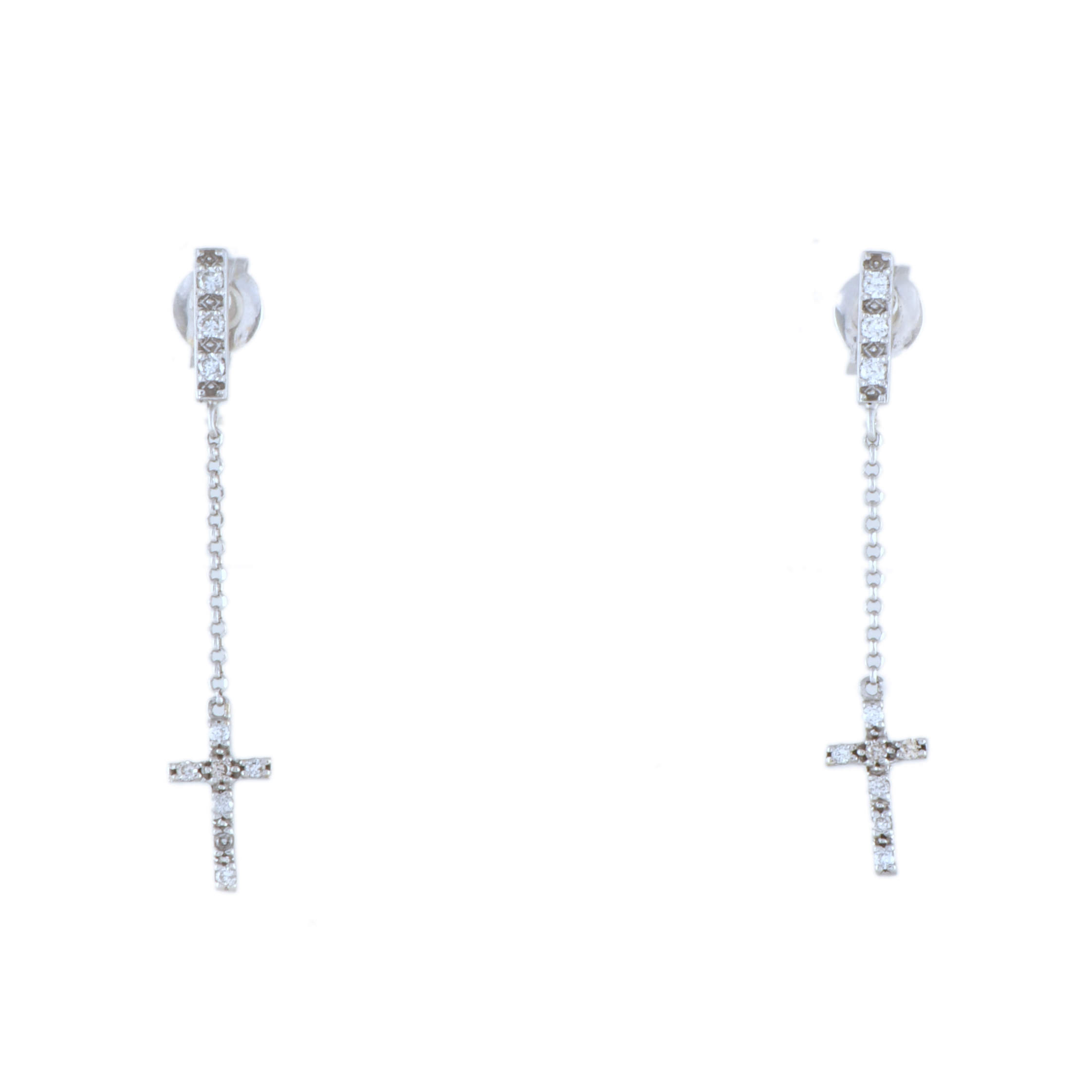 Pendientes largos con cruces colgantes.