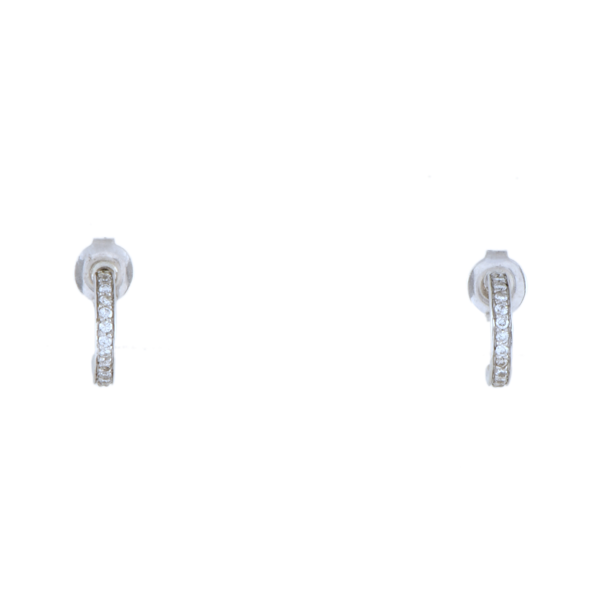 Pendientes aretes con diamantes.