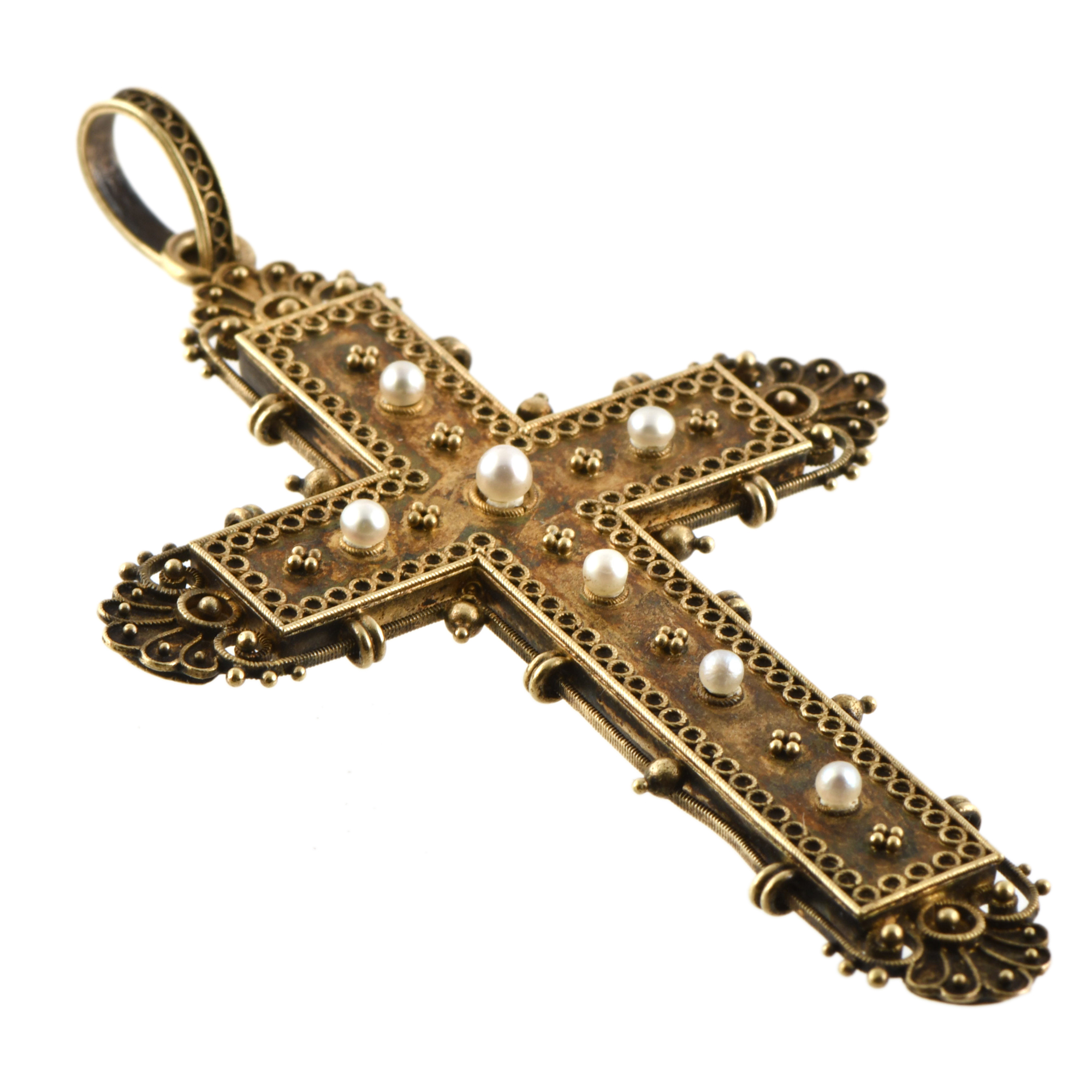 Pendant cross with pearls.