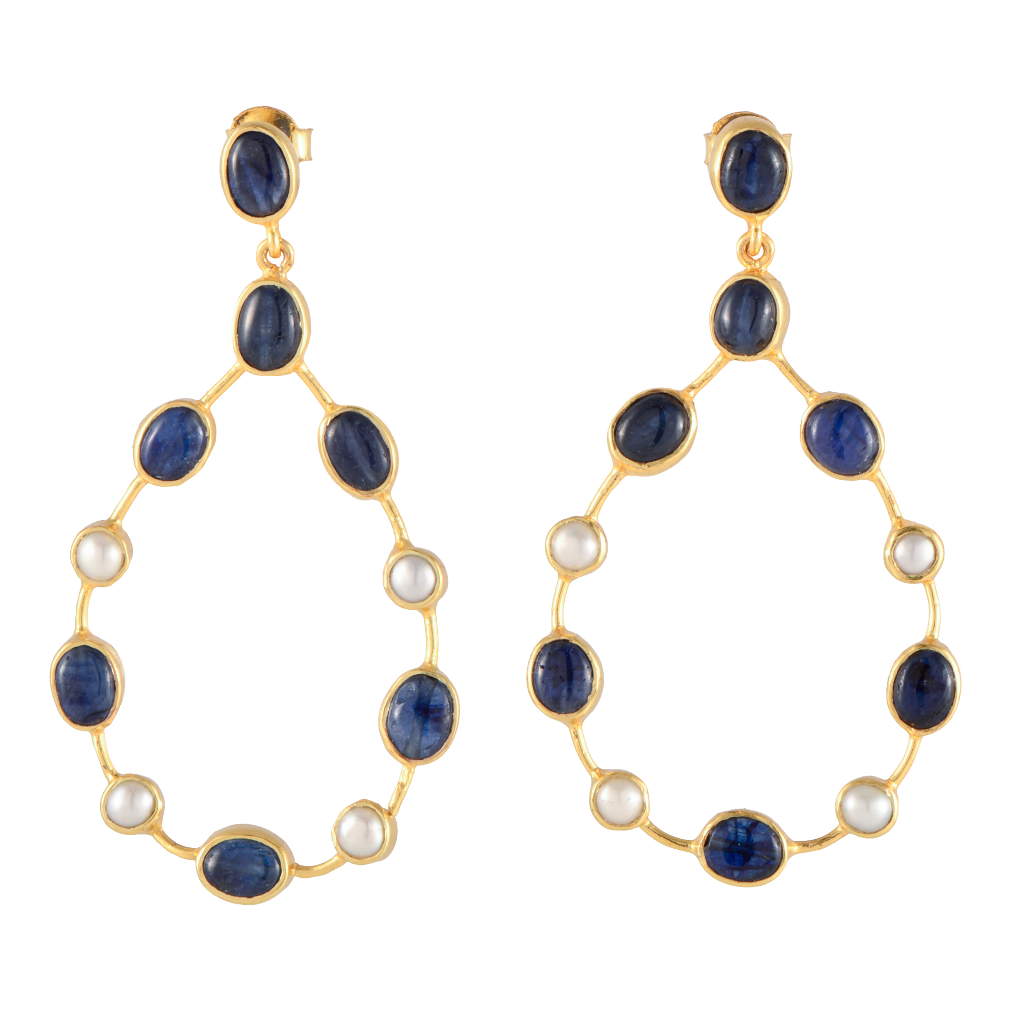 Pendientes con aros colgantes con zafiros y perlas.