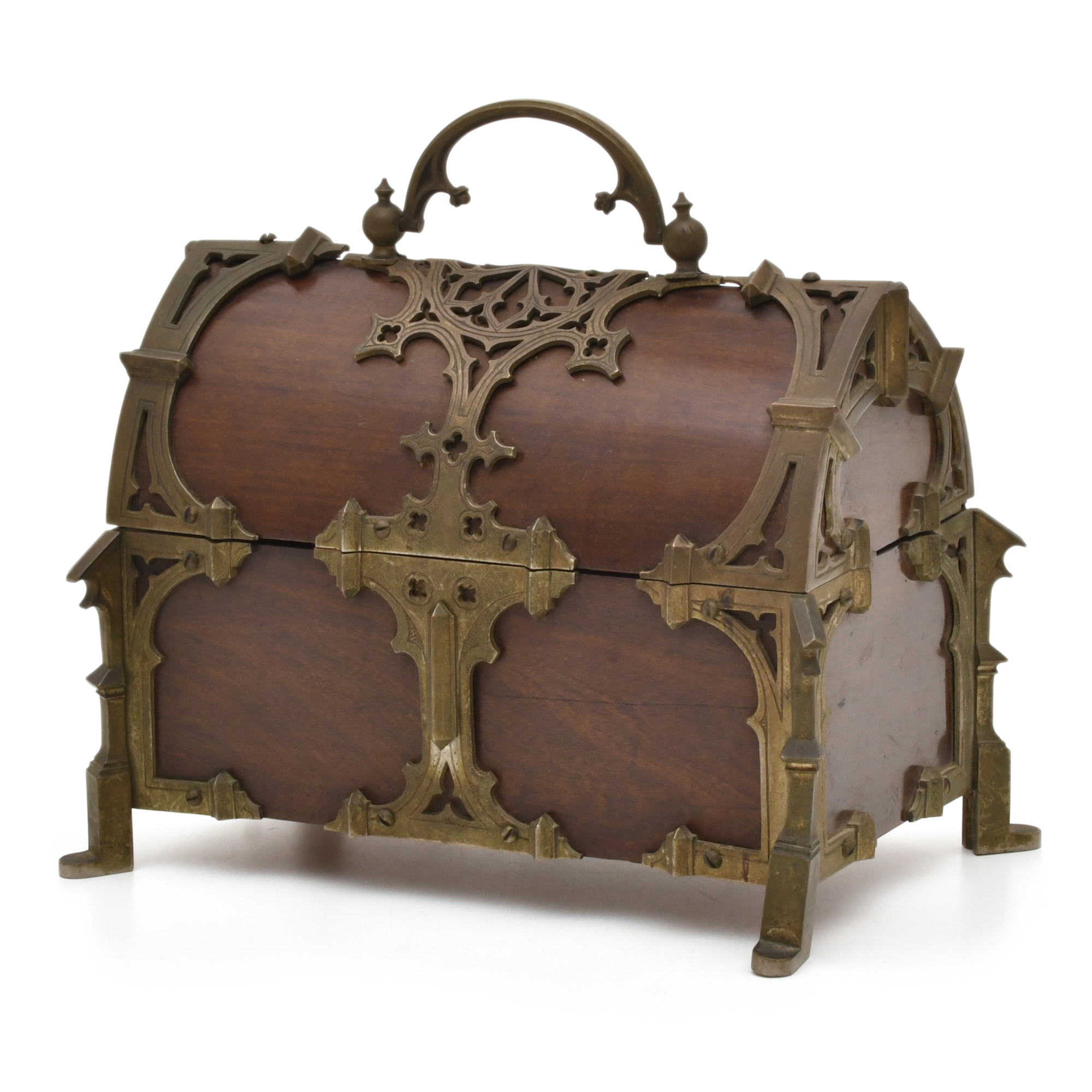 Neo-Gothic style chest, 20th century.