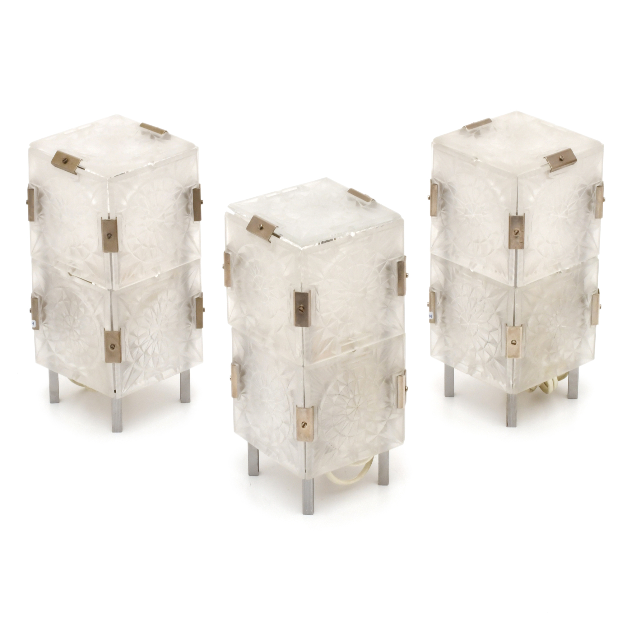 SIGUIENDO MODELOS DE JOSEF HEJTMAN, tres lámparas de sobrem