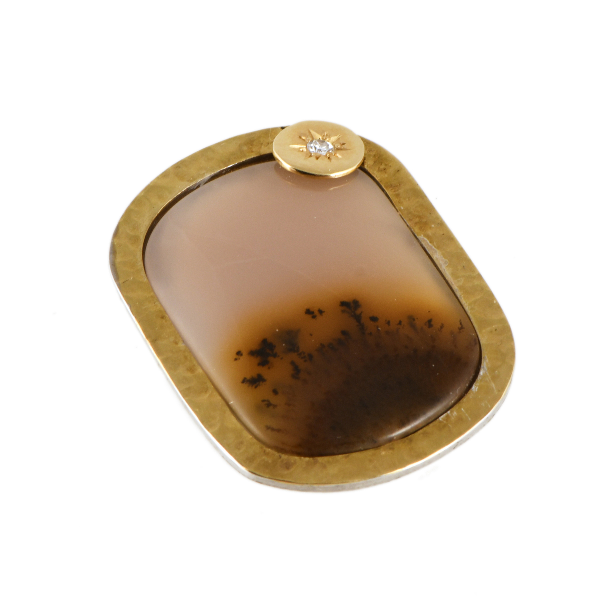 Pendant with natural chalcedony forming a landscape.