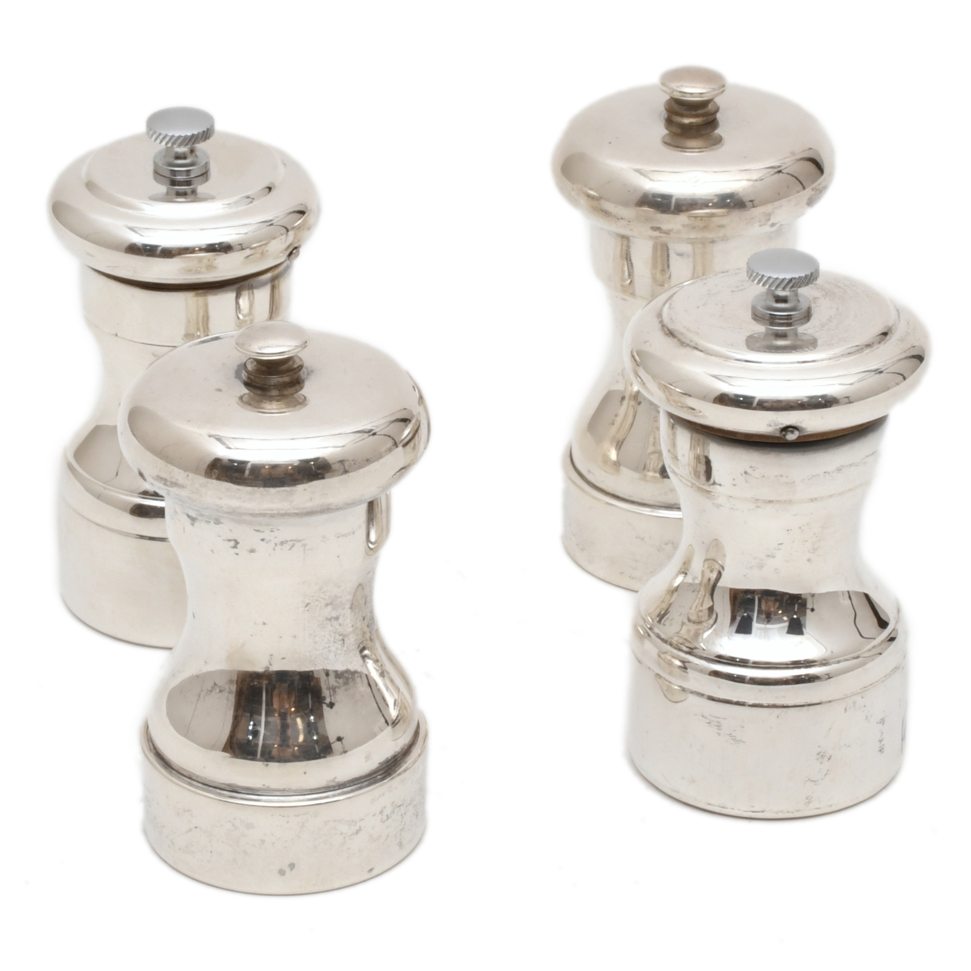 Conjunto de dos pimenteros y dos saleros, siglo XX.