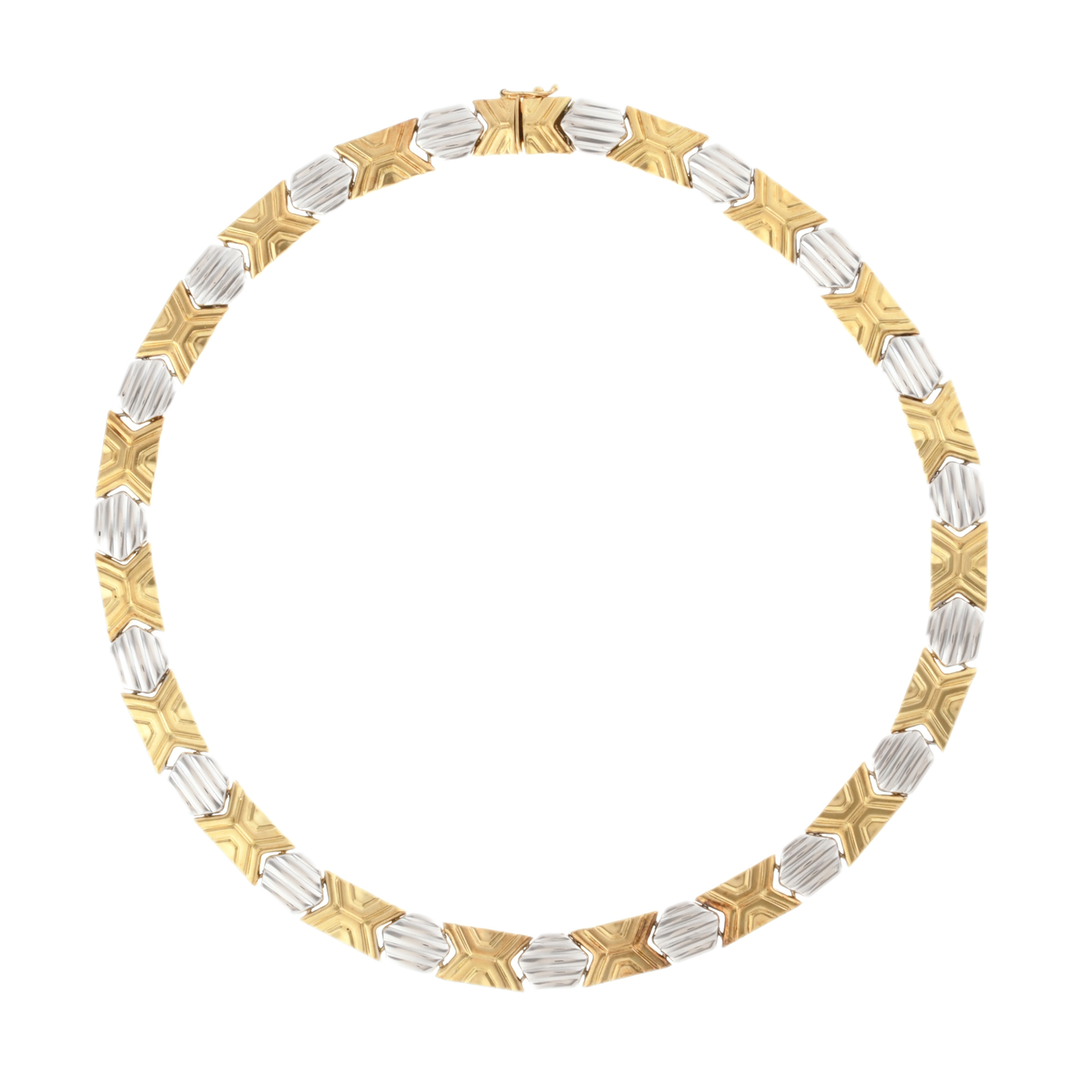 Gargantilla plana con formas étinicas