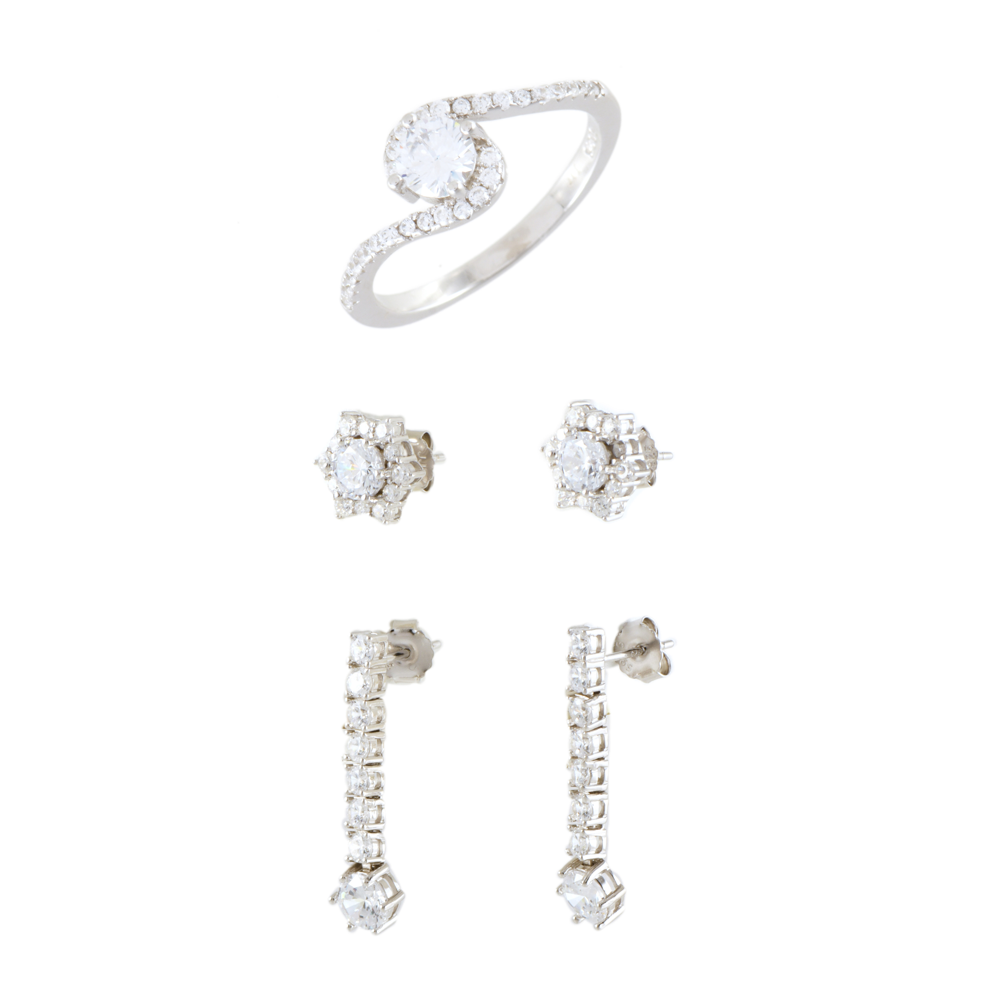 Juego de dos pares de pendientes y anillo con circonitas.