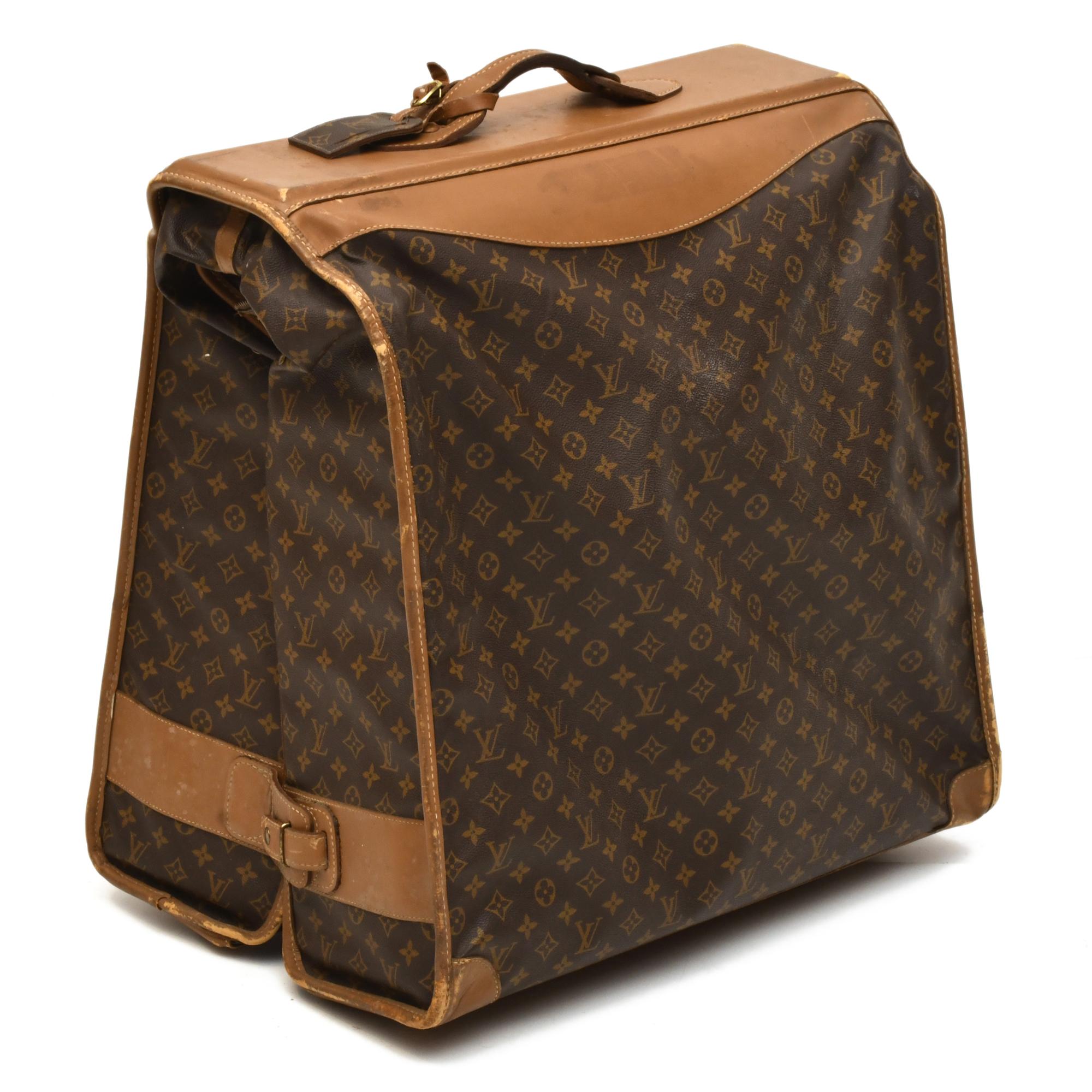 LOUIS VUITTON. Portatrajes.