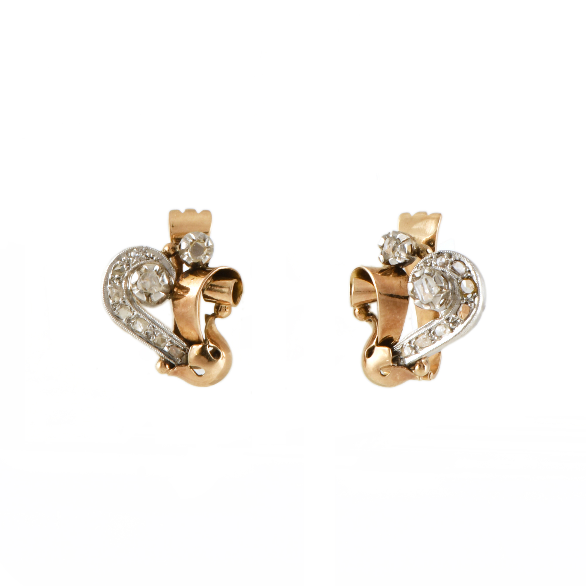 Pendientes modernistas con diamantes.