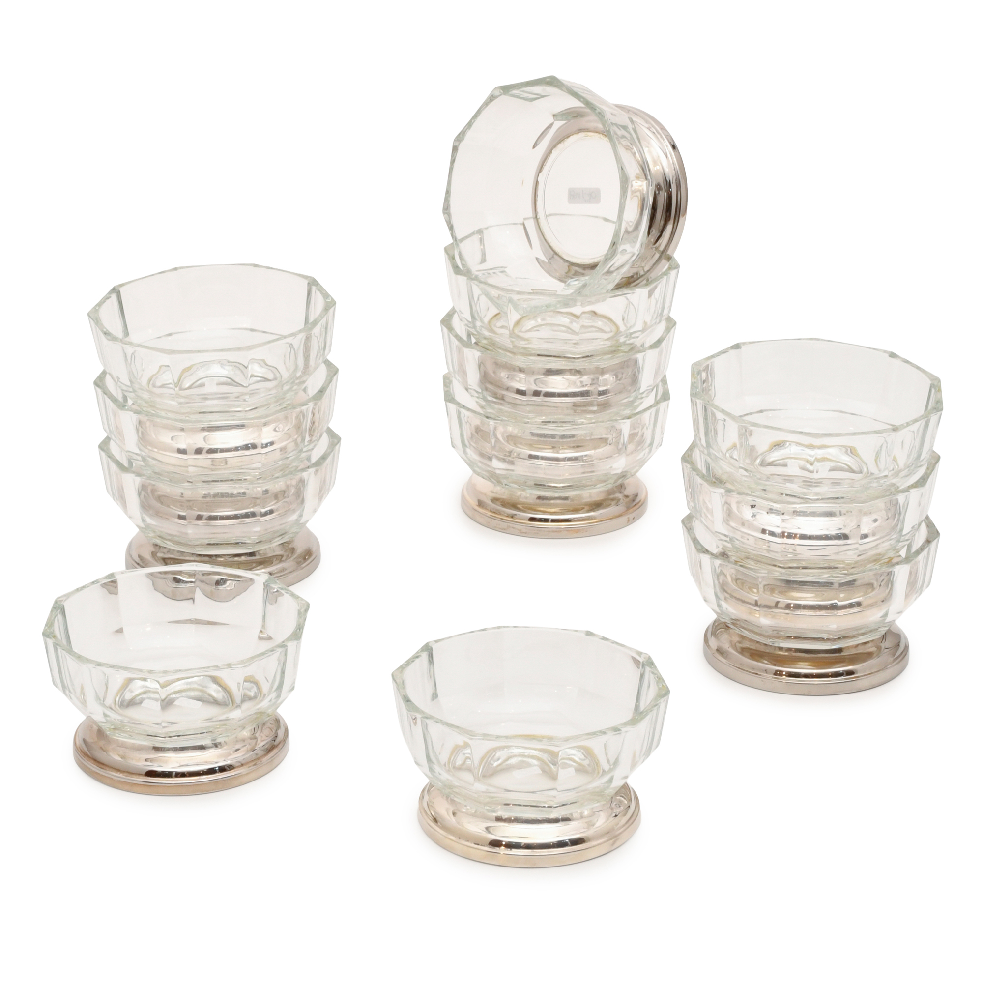 Conjunto de doce bols para postre.