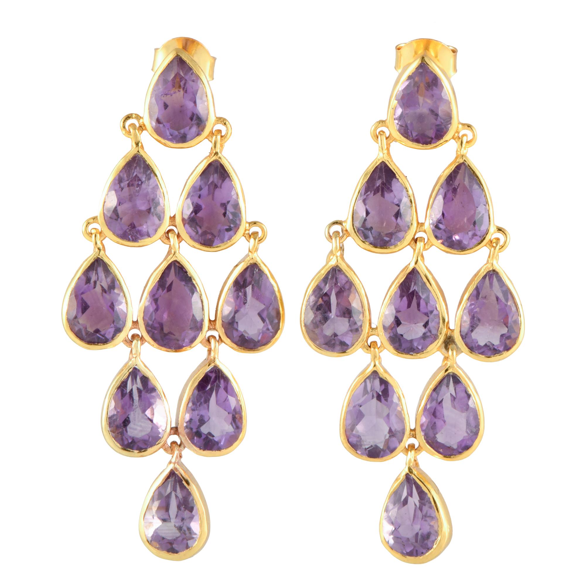 Cluster-sahped earrings with amethysts.