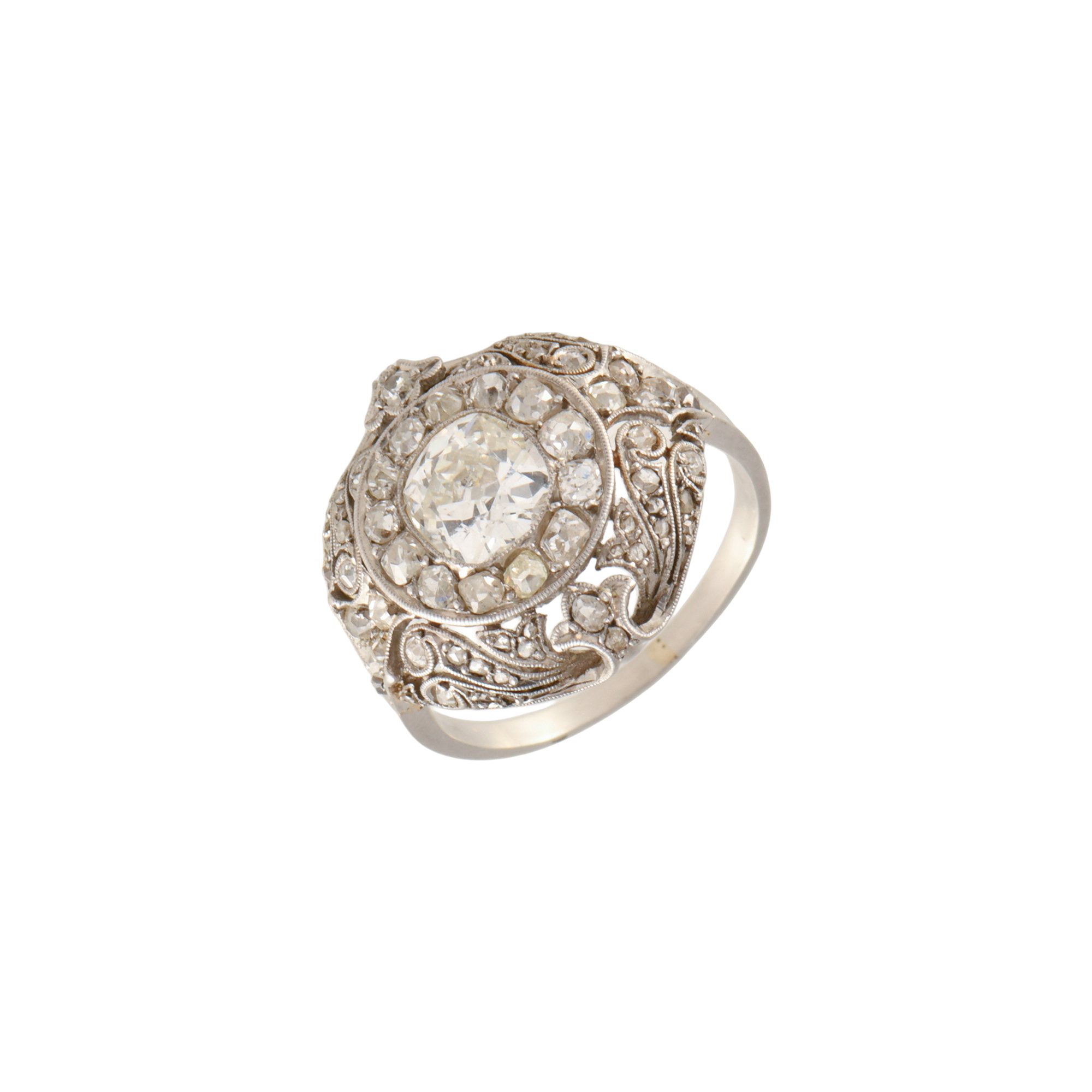Noucentista diamonds ring.