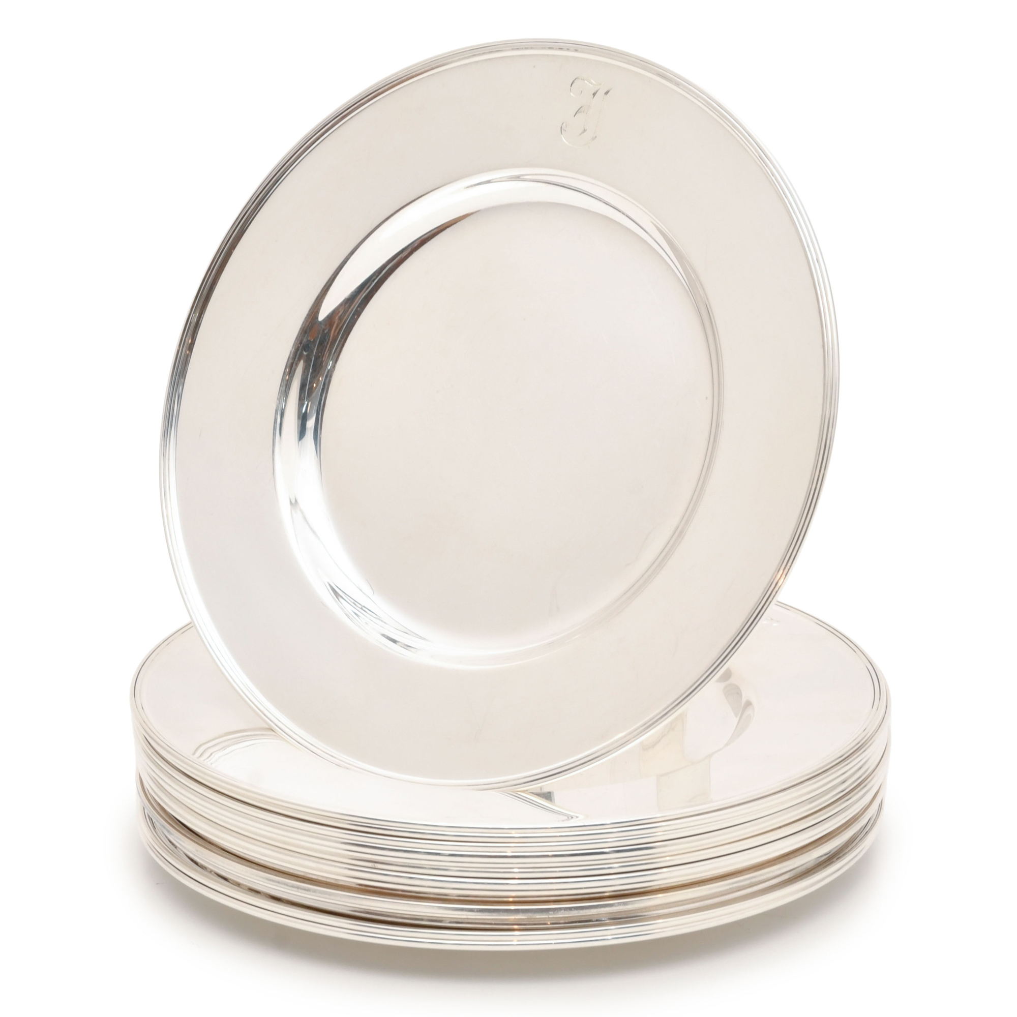 Set of fifteen bread dishes.