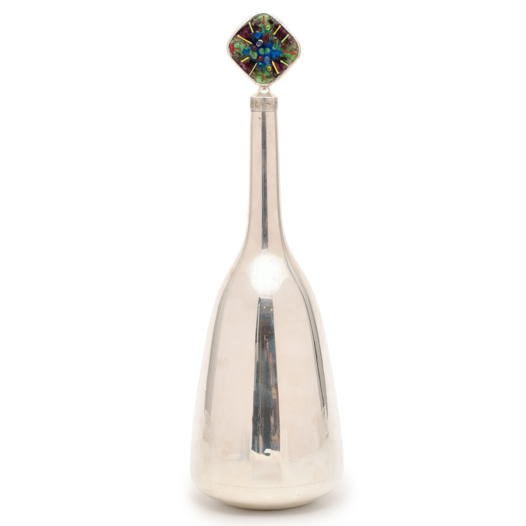 Water decanter.