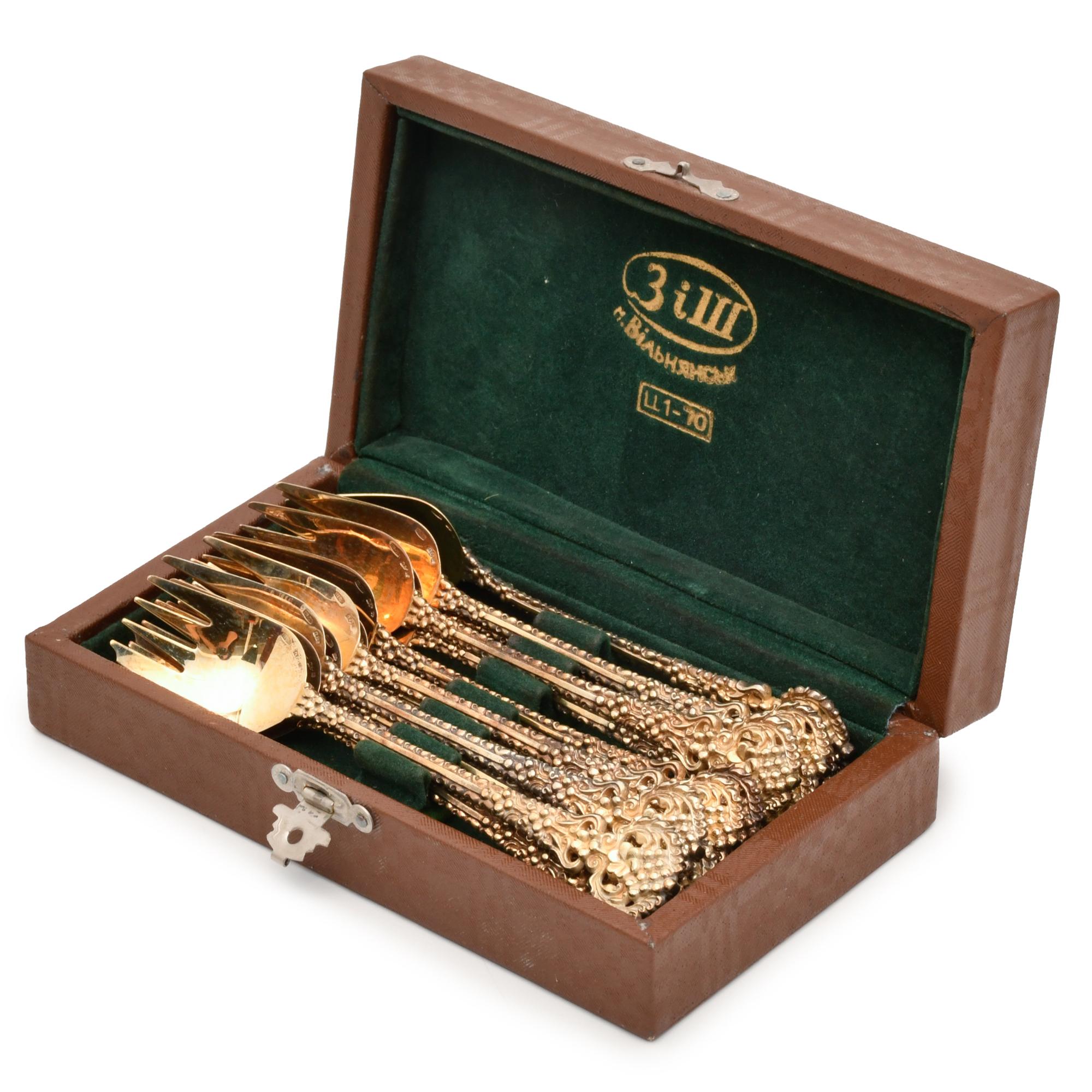 Set of fruit forks.