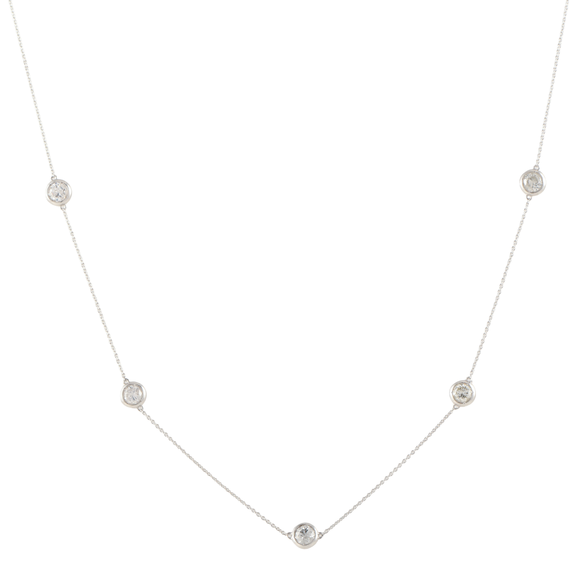 Gargantilla con chatones de diamantes.