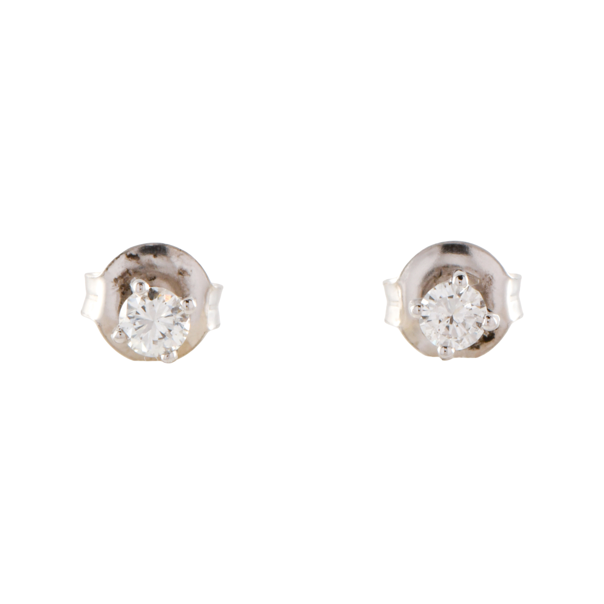 Pendientes dormilonas de diamantes.
