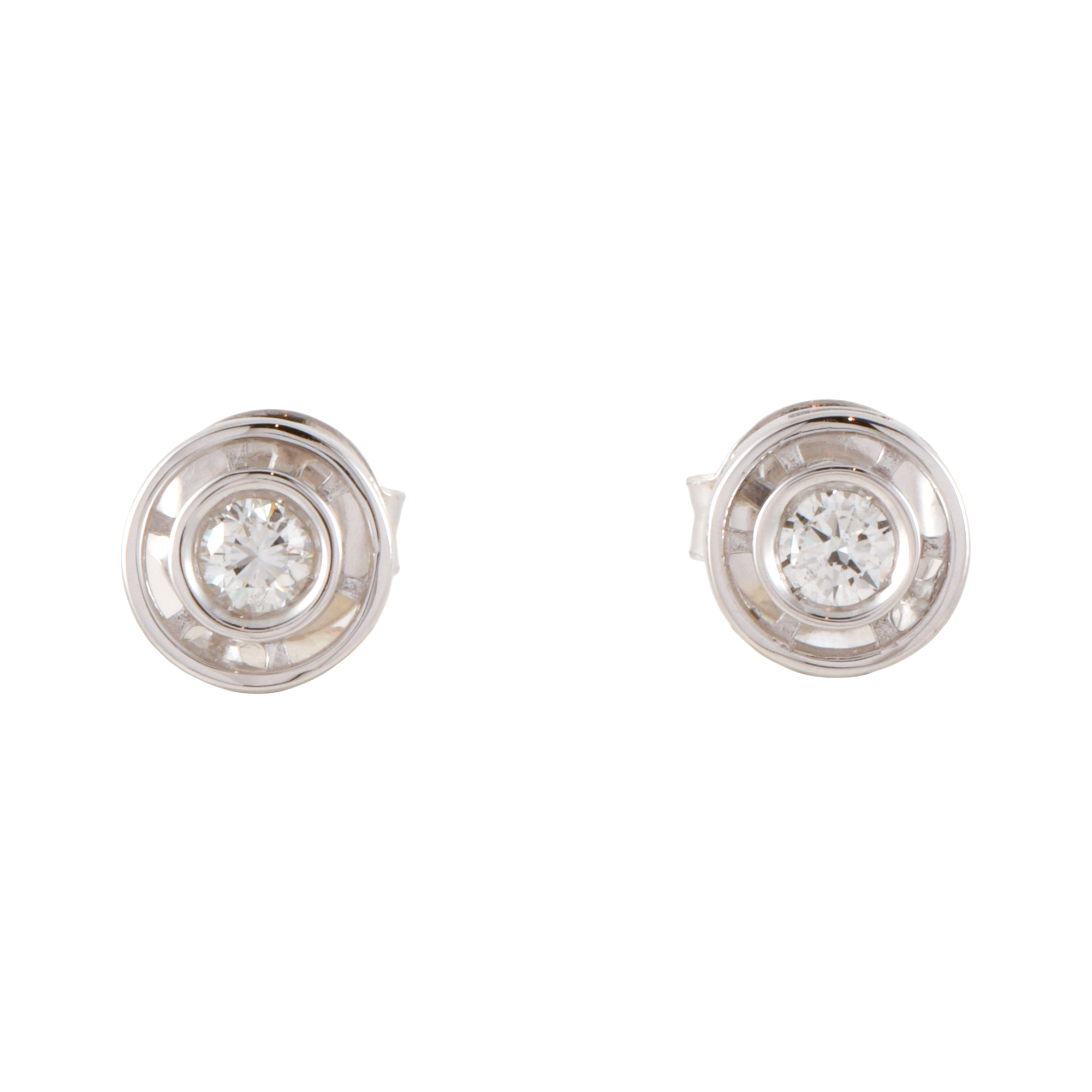 Pendientes con diamantes.