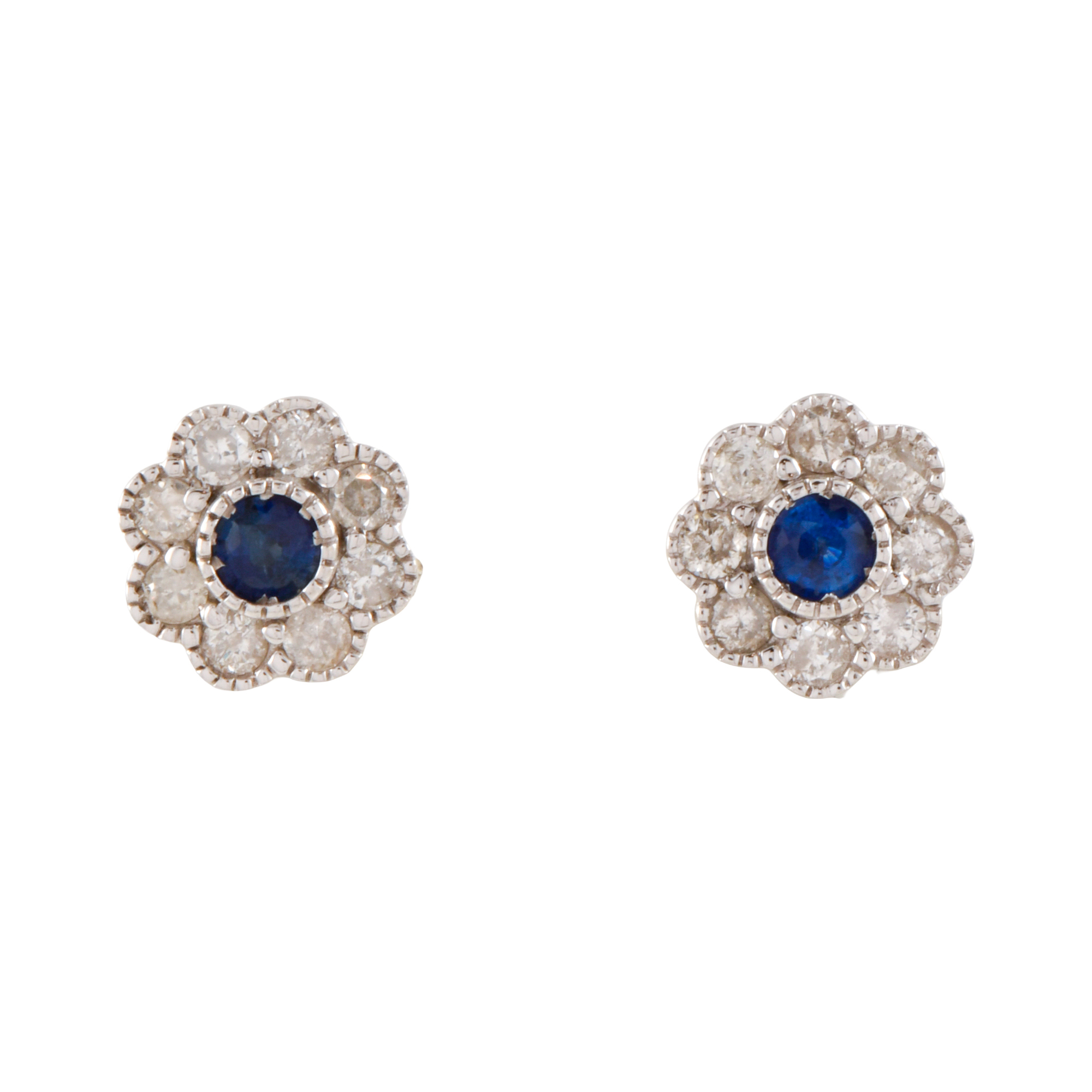 Pendientes en forma de flor con diamantes y zafiros.