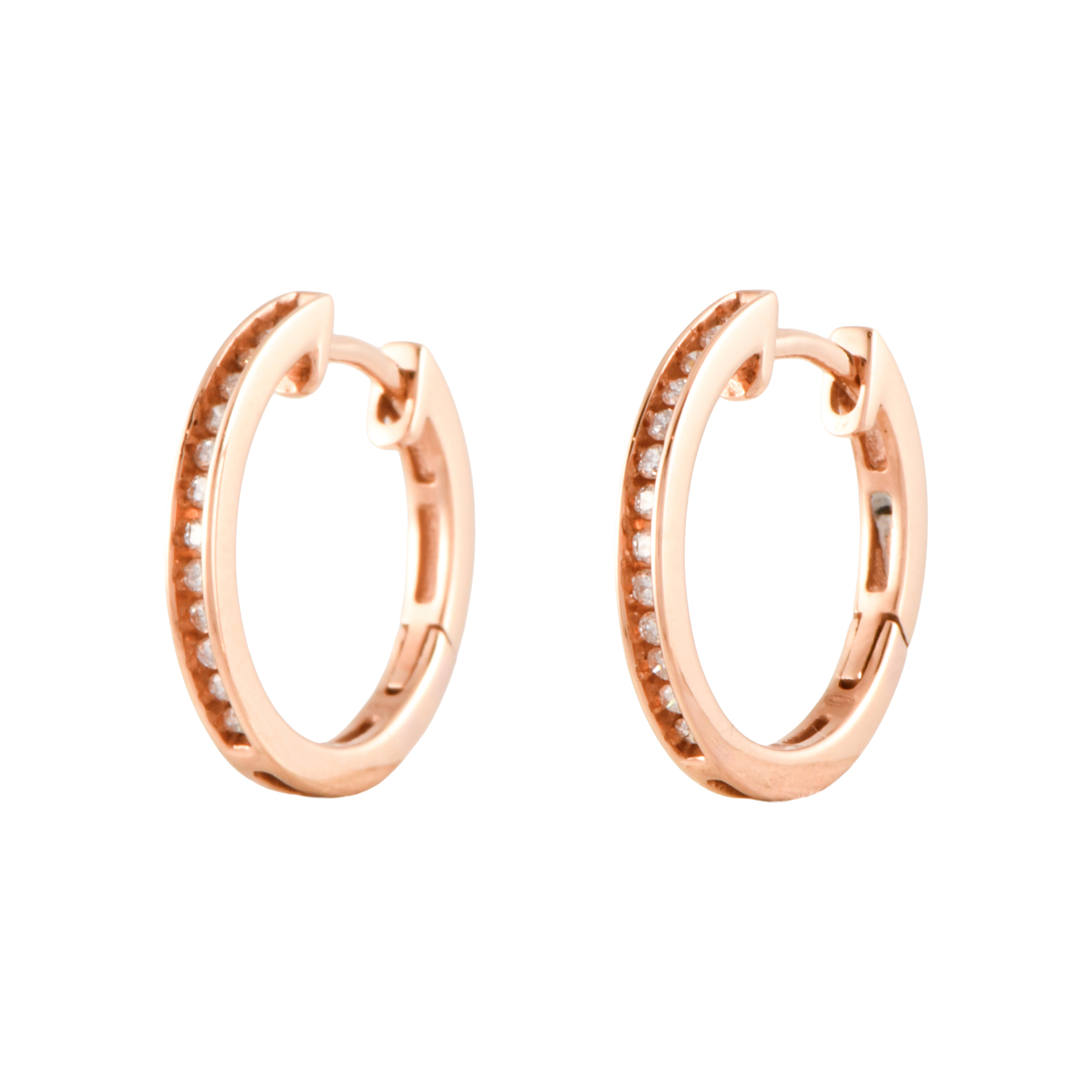 Pendientes aretes con diamantes.