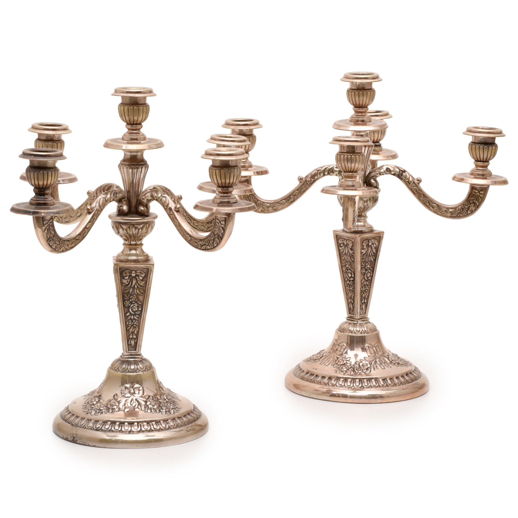 Pareja de candelabros.