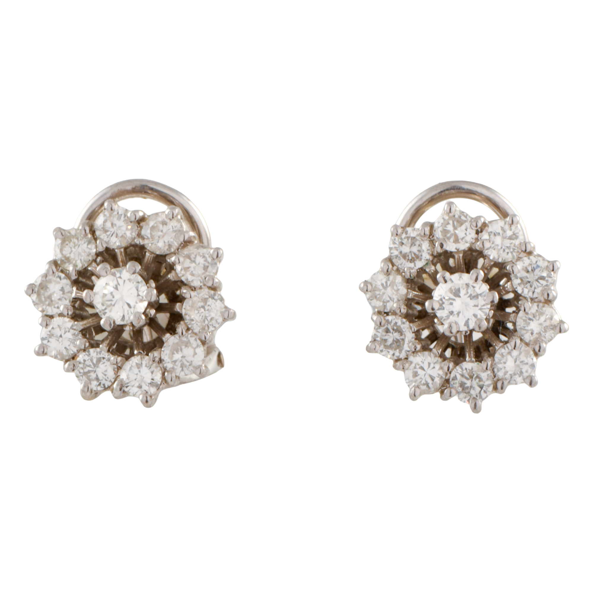 Pendientes rosetones de diamantes.