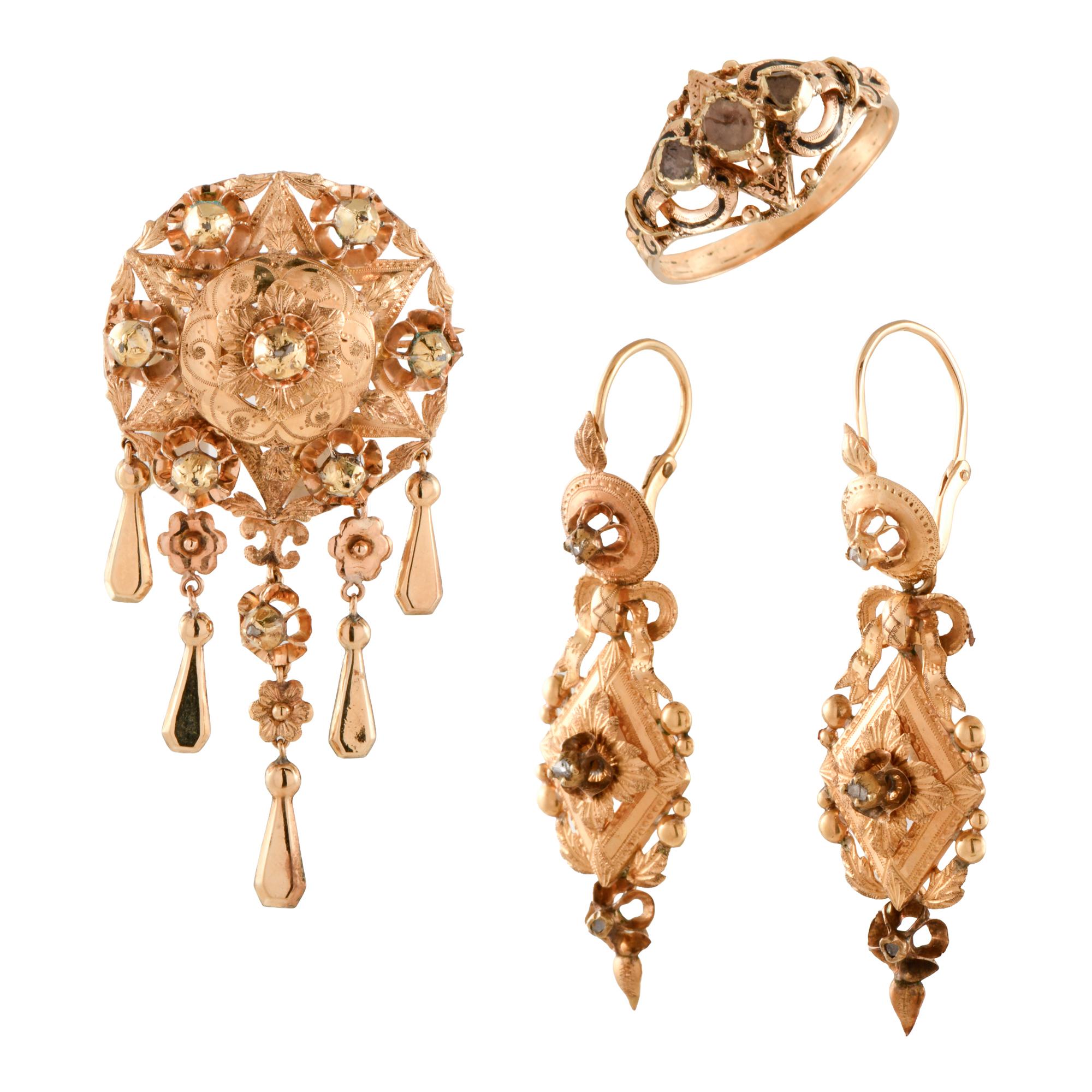 Conjunto de broche pendientes y anillo alfonsino.