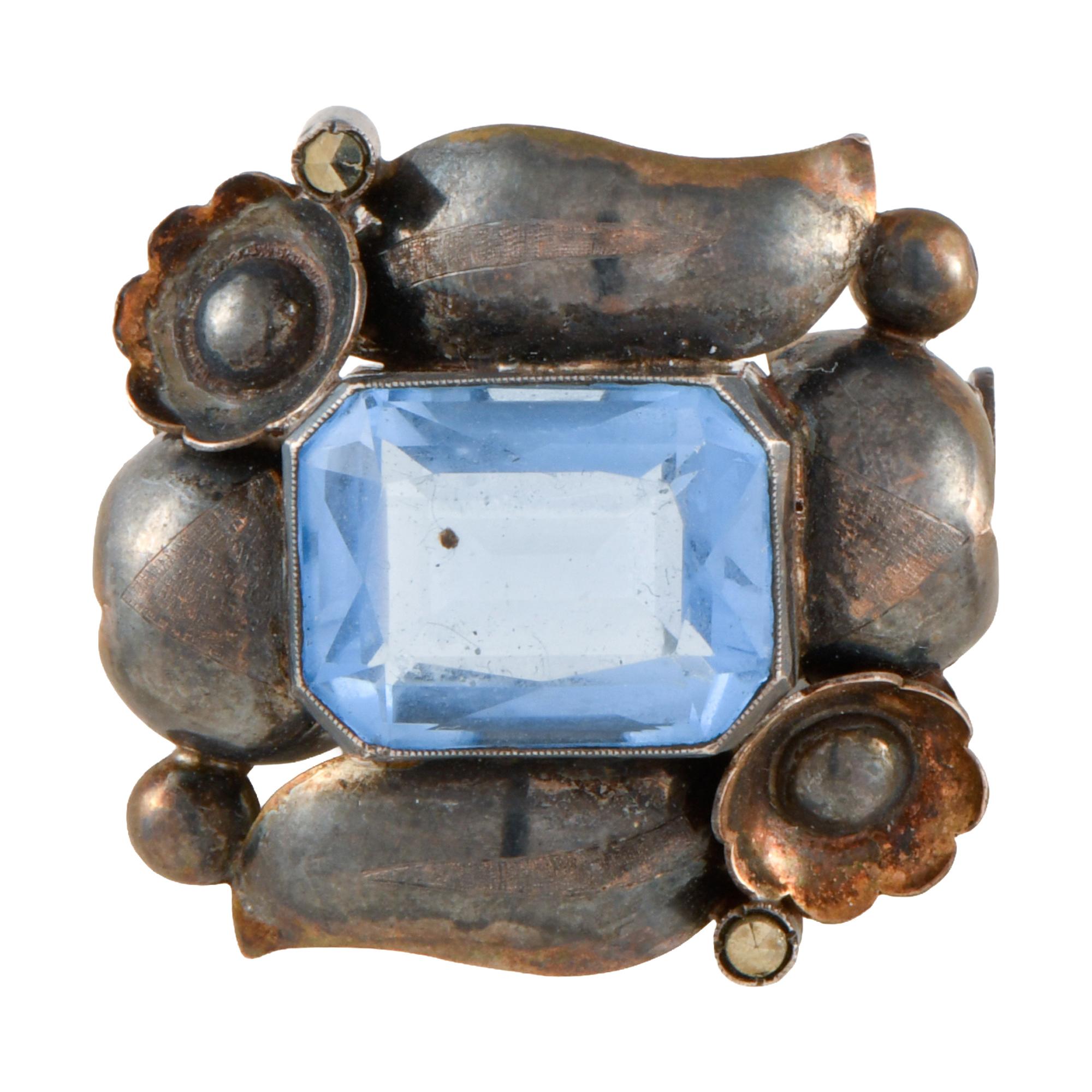 Broche modernista