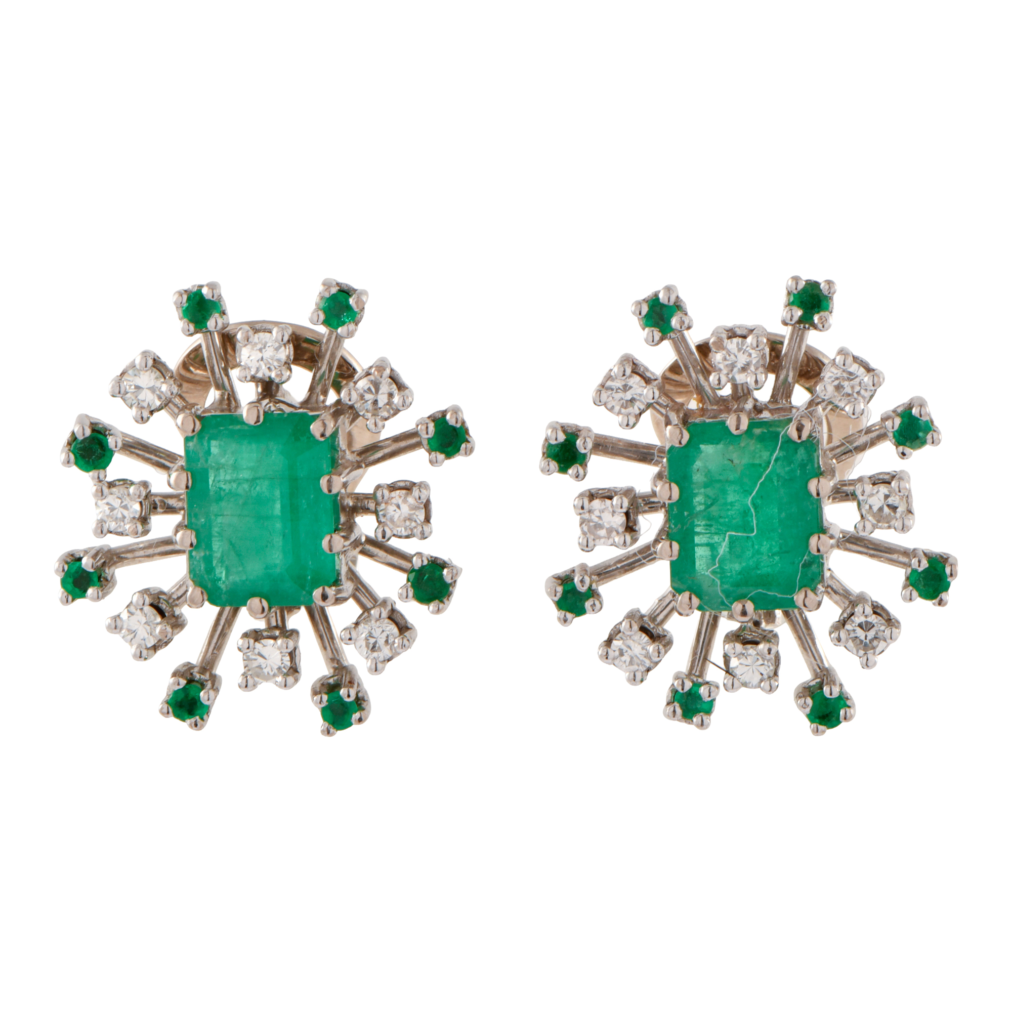 Pendientes con esmeralda central, rosetón de diamantes y es