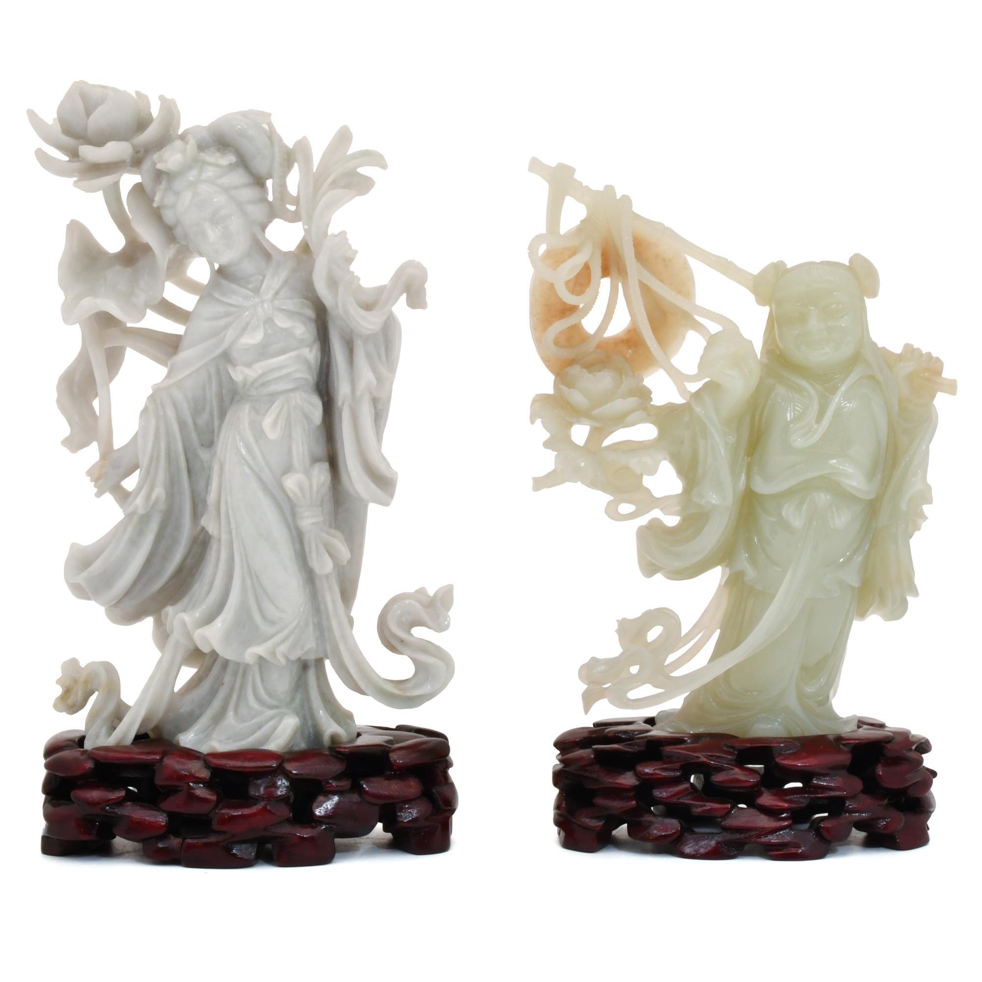 ESCUELA CHINA, SIGLO XX.  Lote de dos "Guanyins". 