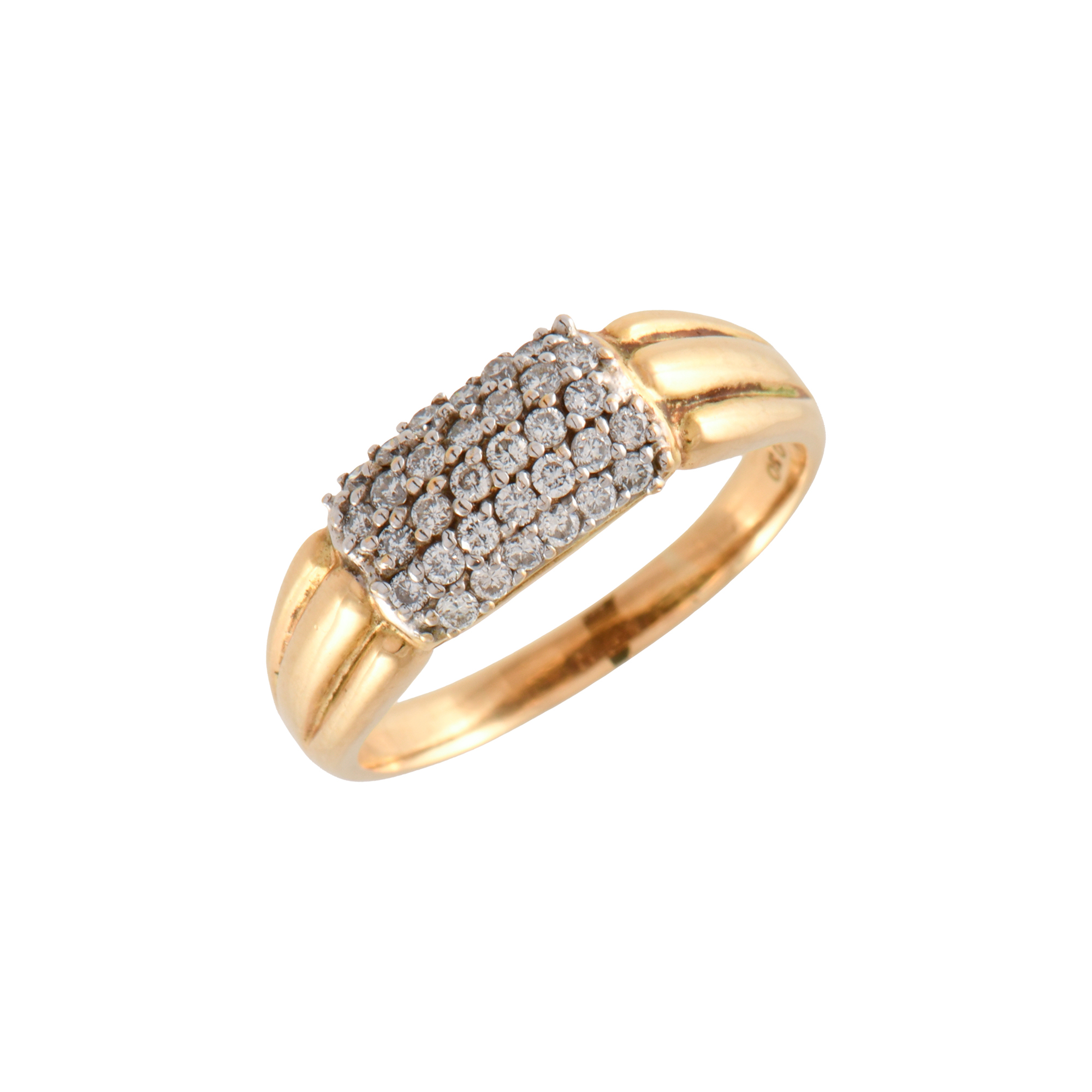 Anillo tipo sello con diamantes.