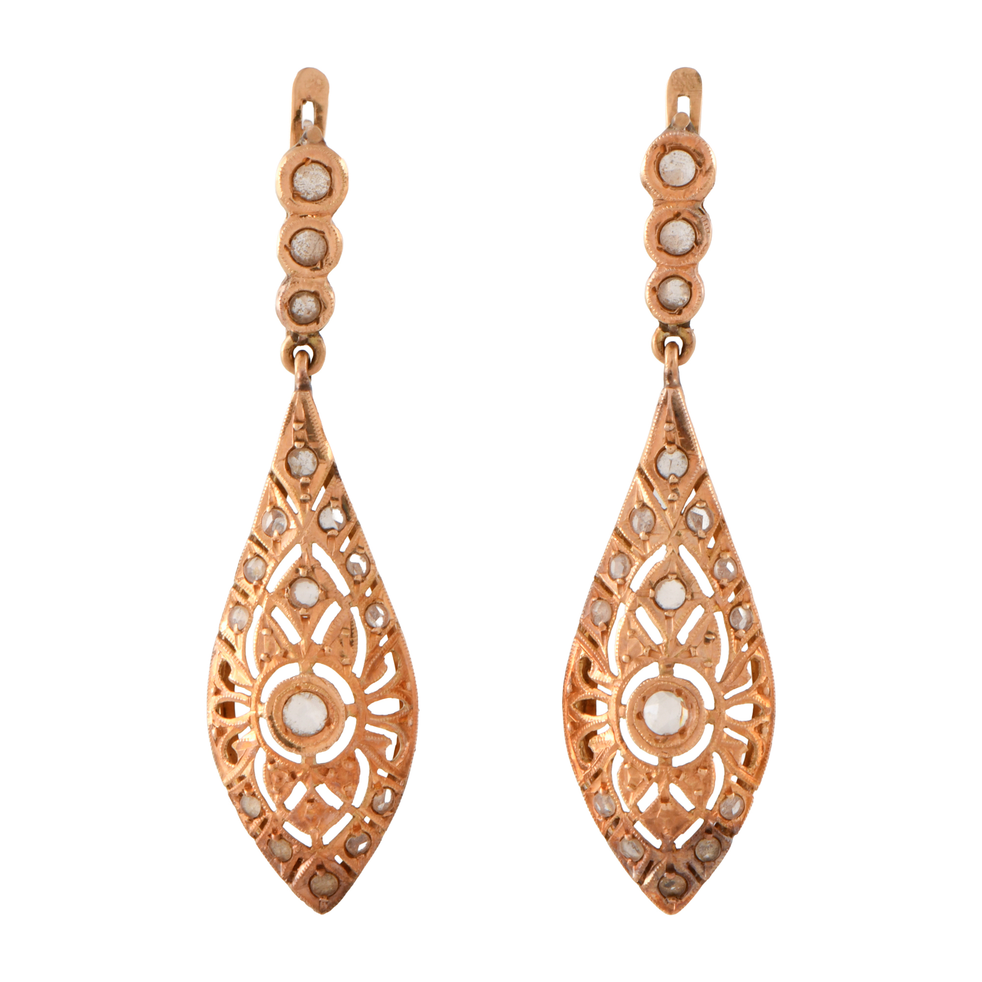 Pendientes noucentistas con diamantes.