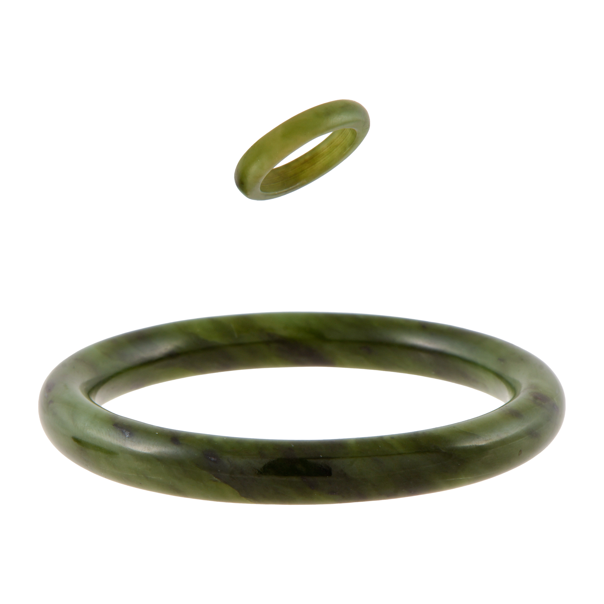 Conjunto de pulsera y anillo en jade