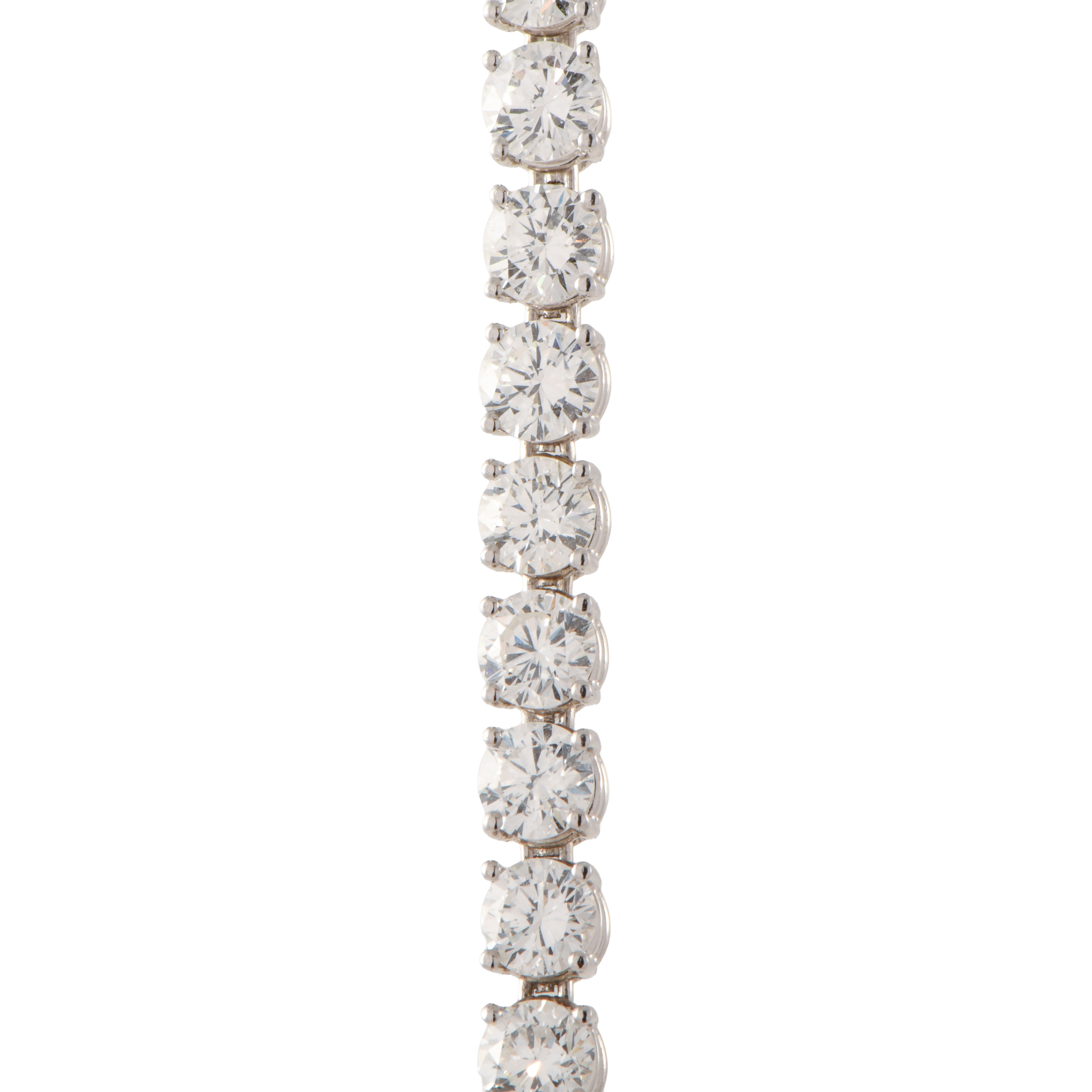 Pulsera riviére con diamantes talla brillante. 