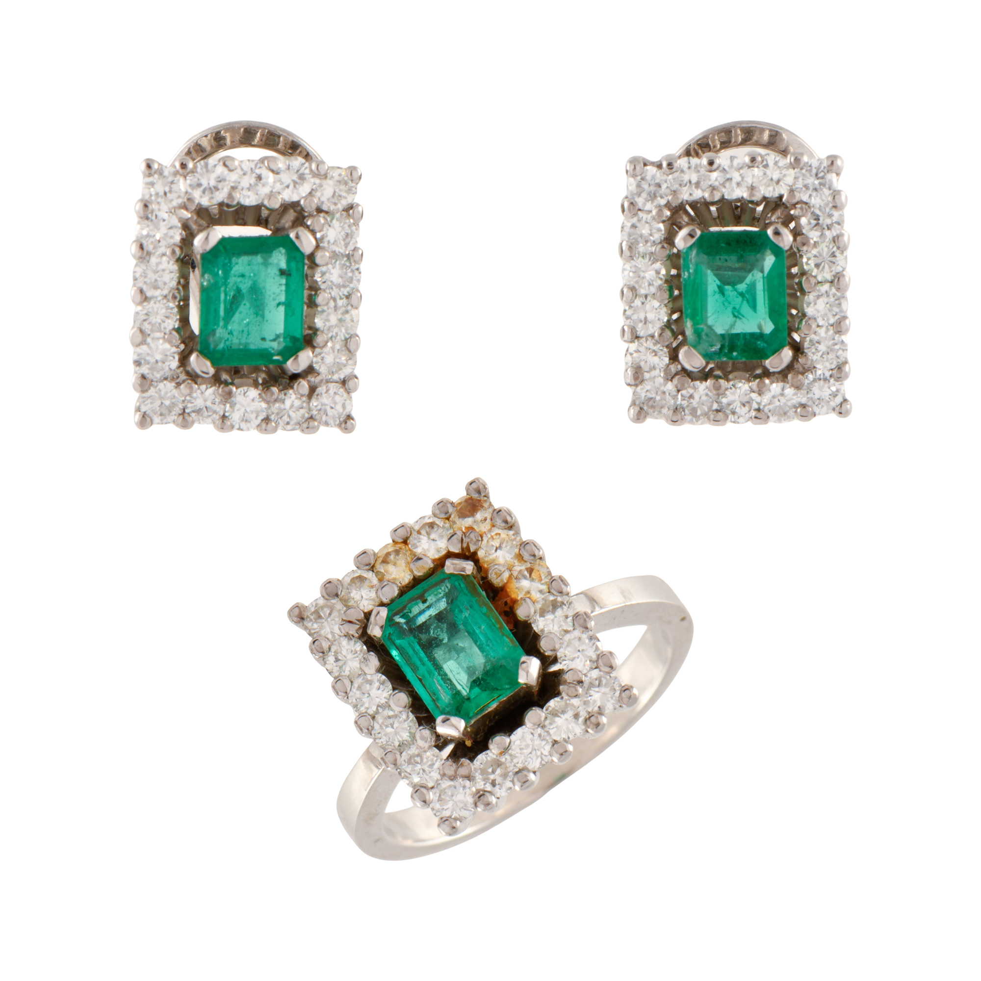 Conjunto de anillo y pendientes con esmeraldas y rosetón cu