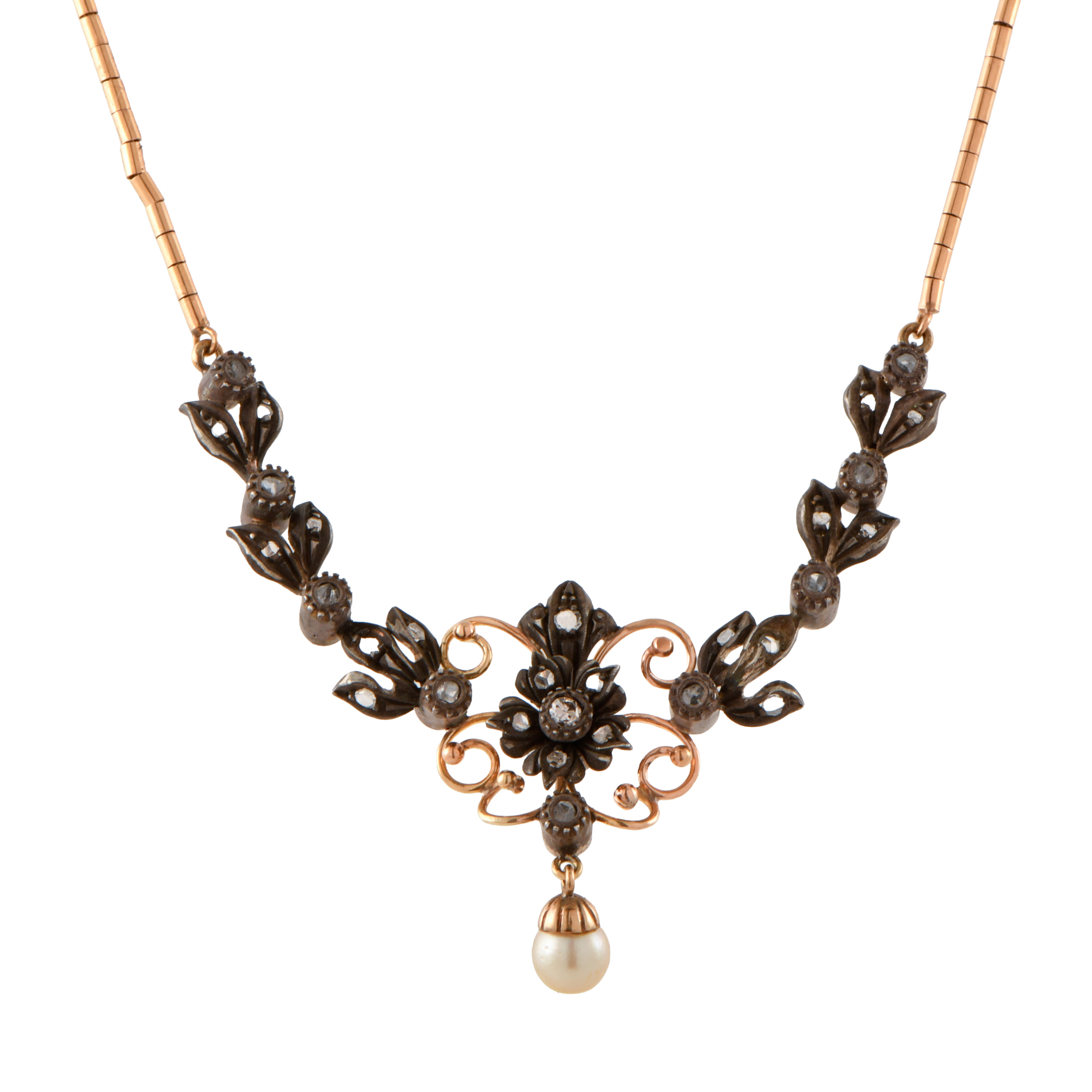 Gargantilla con partes isabelinas con diamantes y perla.