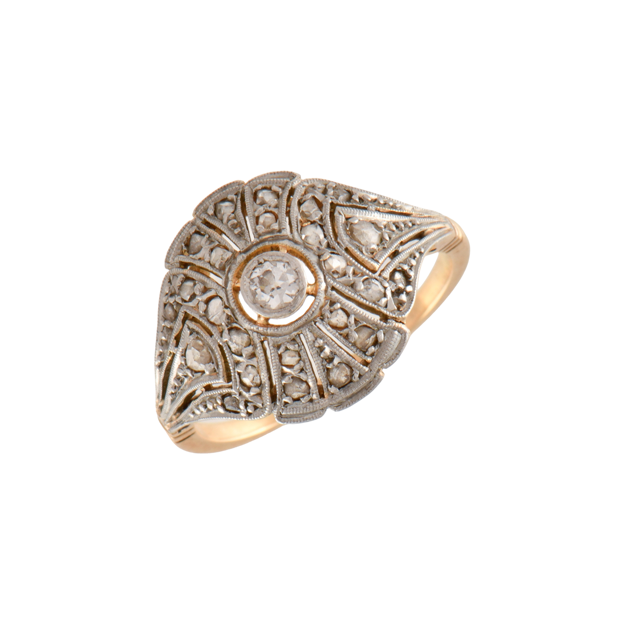 Anillo tipo bombé estilo art déco años 40 con diamantes.