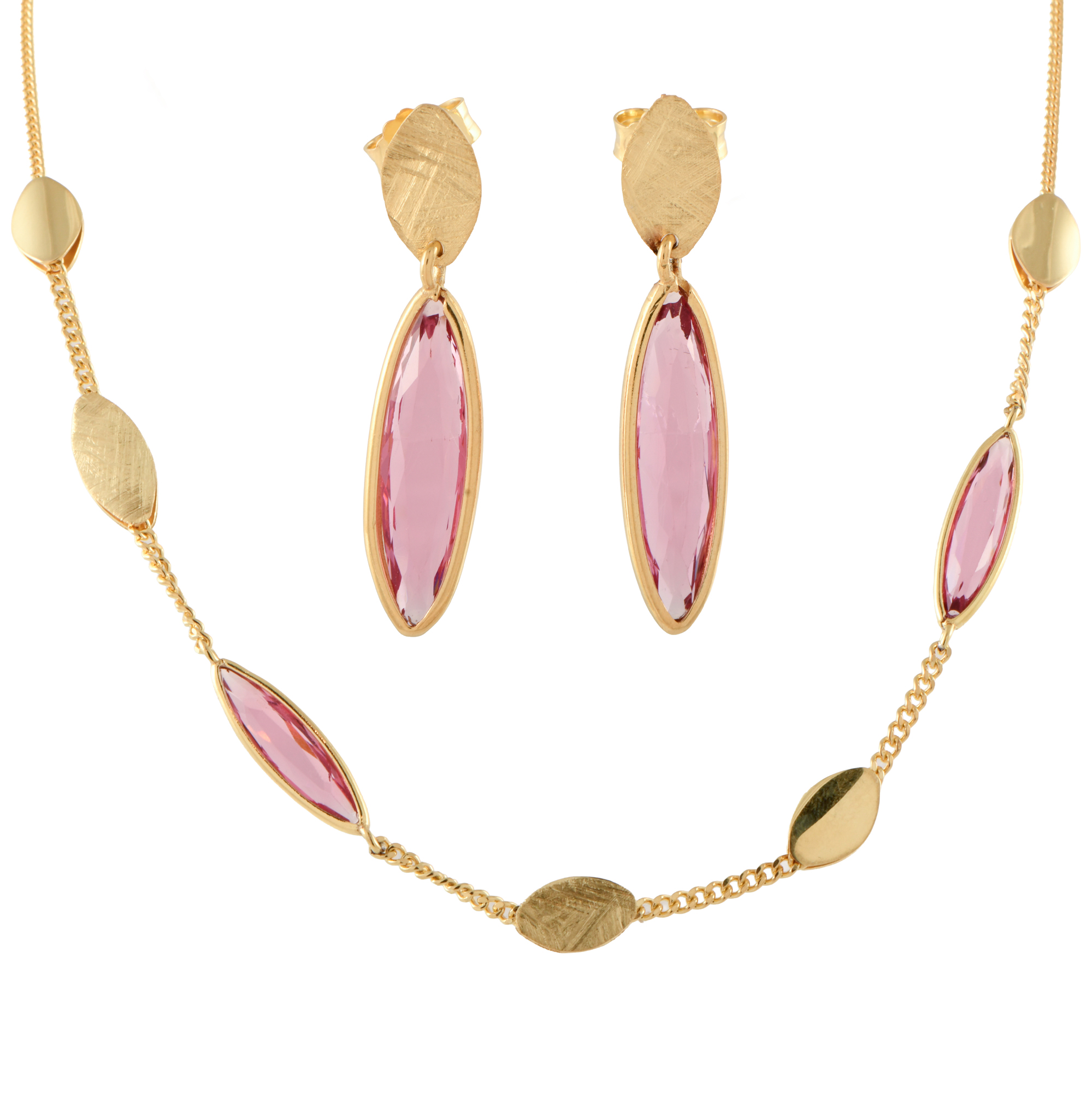 Conjunto de collar y pendientes.  