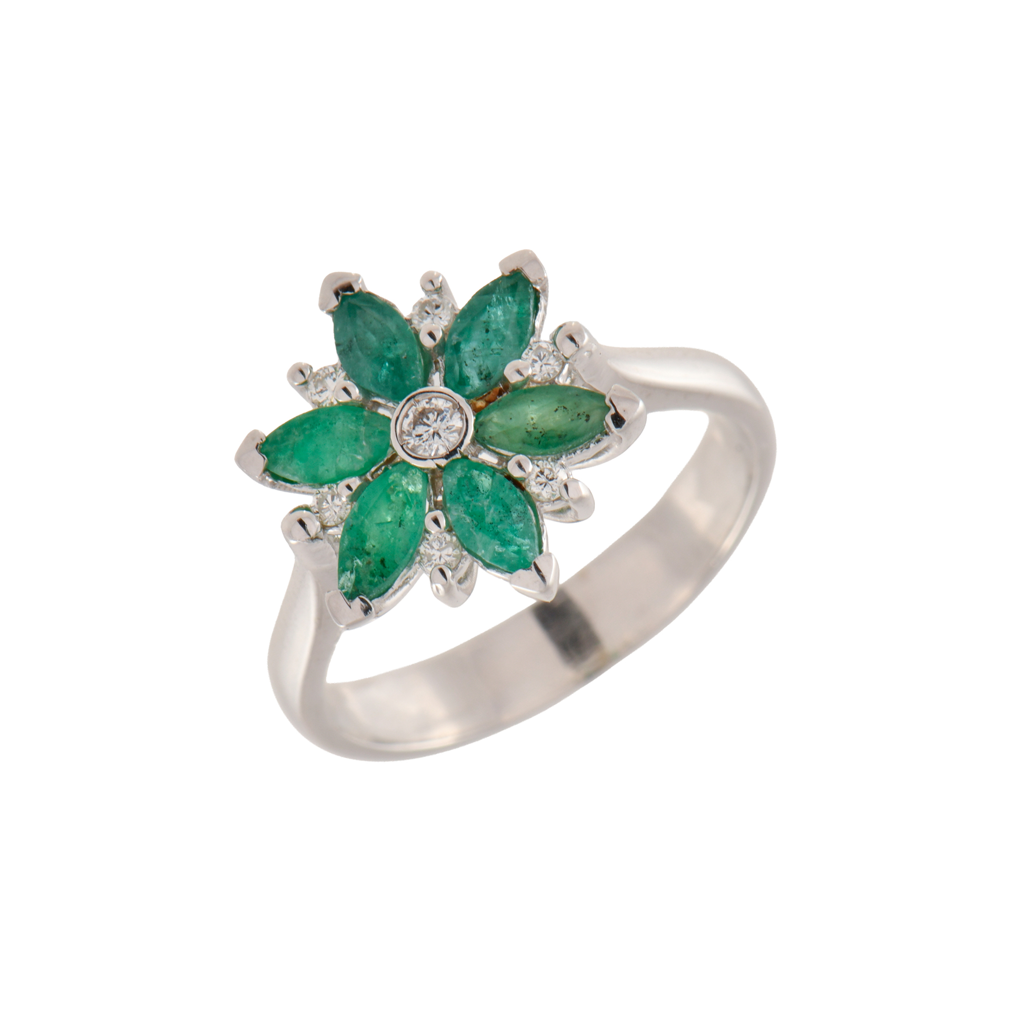Anillo en fomra de flor con esmeralda natural.