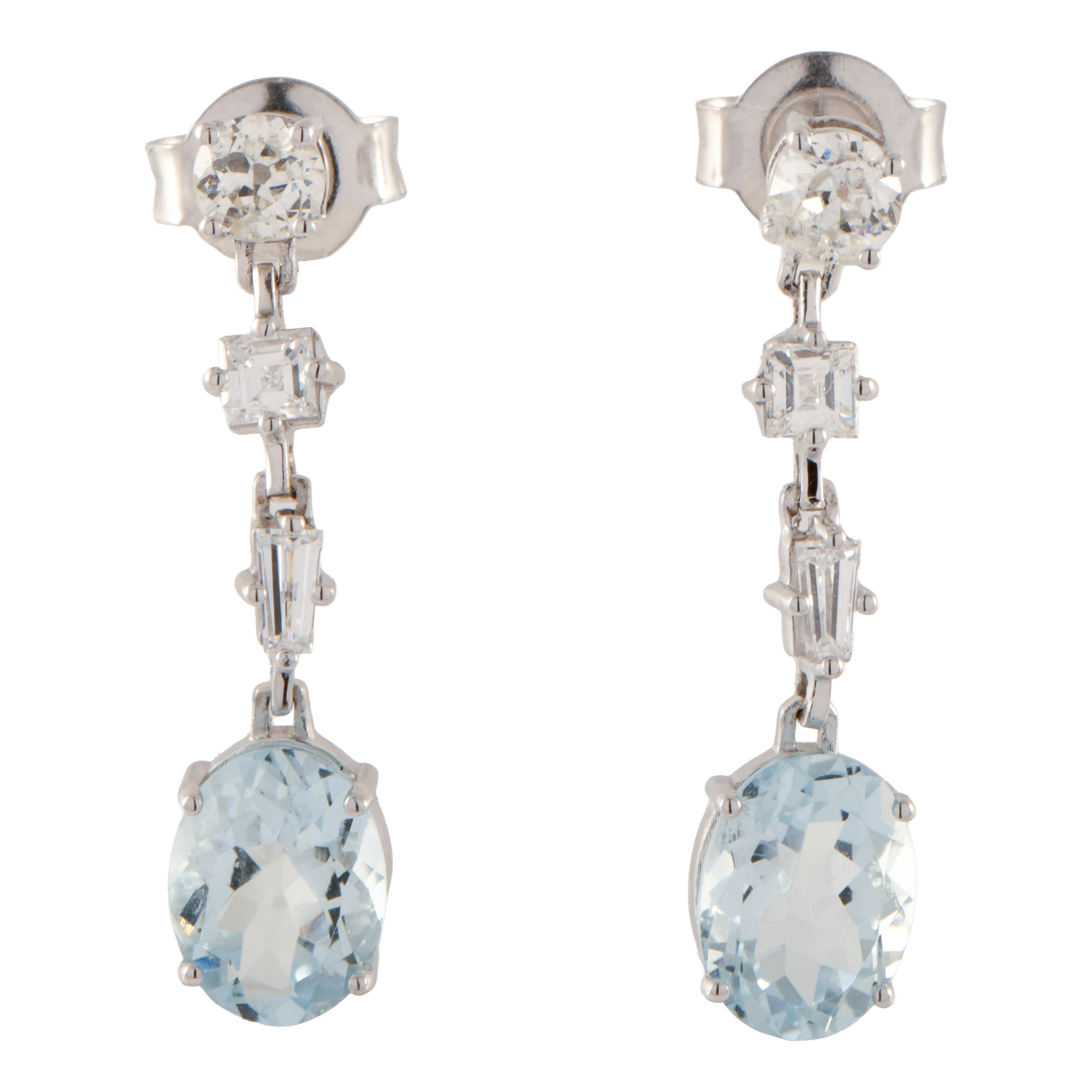 Pendientes colgantes de diamantes y aguamarinas.